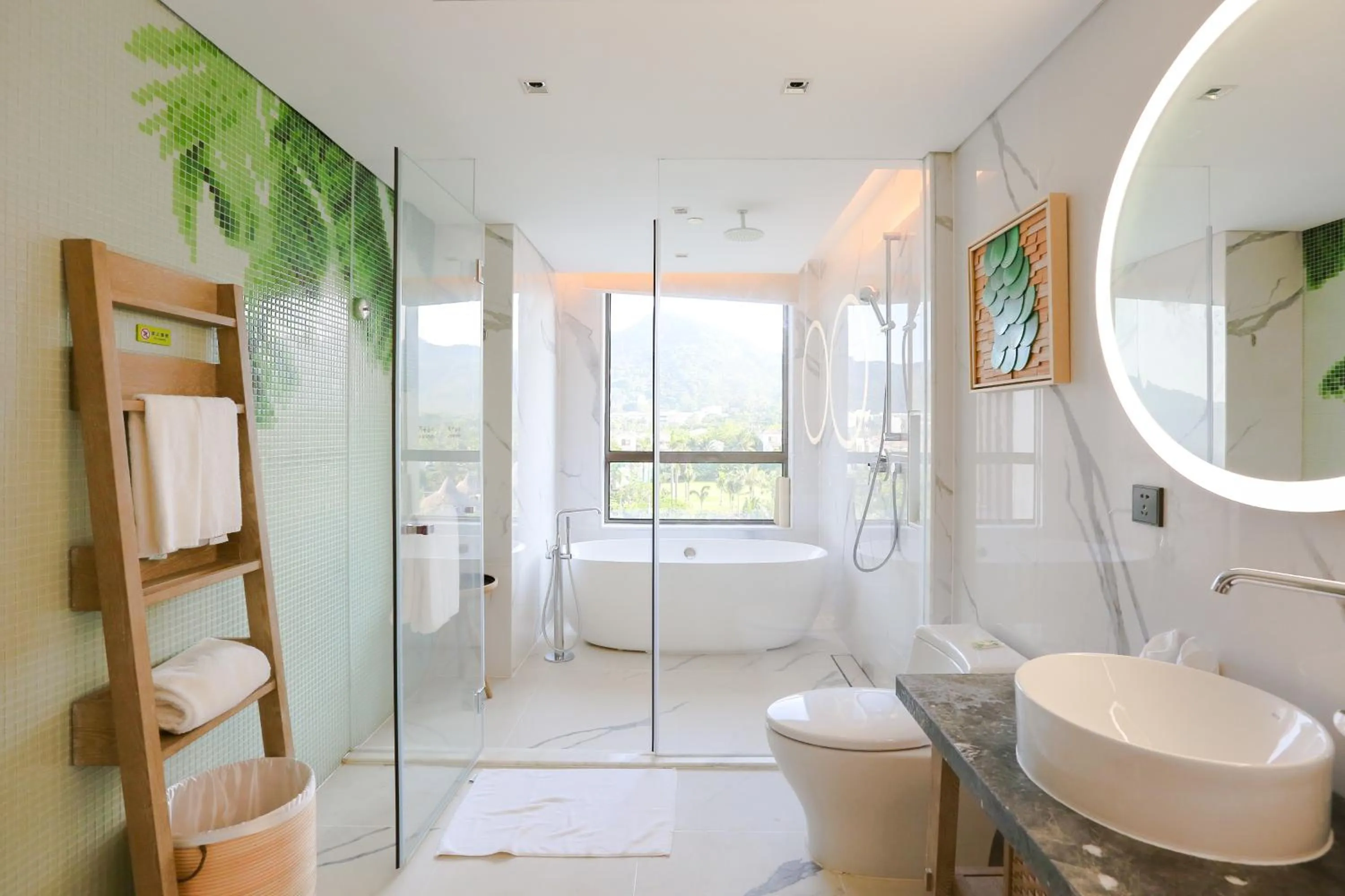 Bath in Holiday Inn Resort Qionghai Guantang by IHG