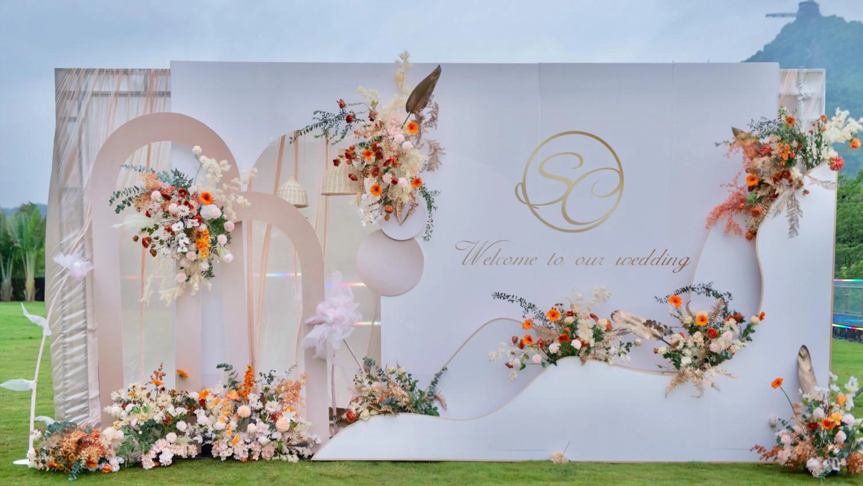 Meeting/conference room in Holiday Inn Resort Qionghai Guantang by IHG