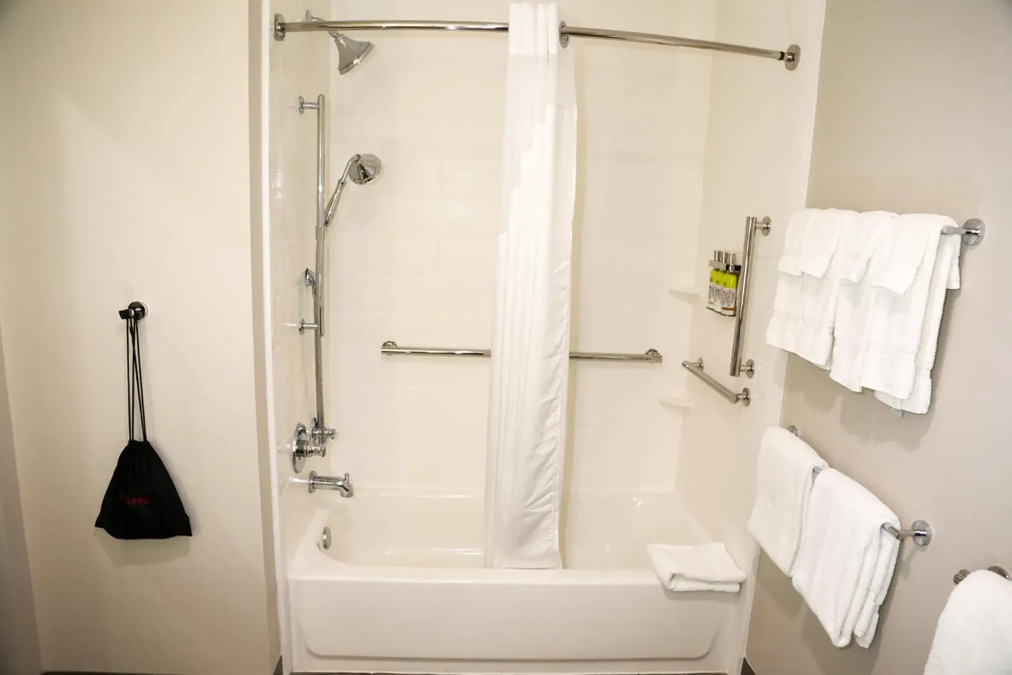 Standard Queen Room with Two Queen Beds and Mobility Accessible Tub in Holiday Inn Express & Suites - Wylie West by IHG Standard Queen Room with Two Queen Beds and Mobility Accessible Tub in Holiday Inn Express & Suites - Wylie West by IHG