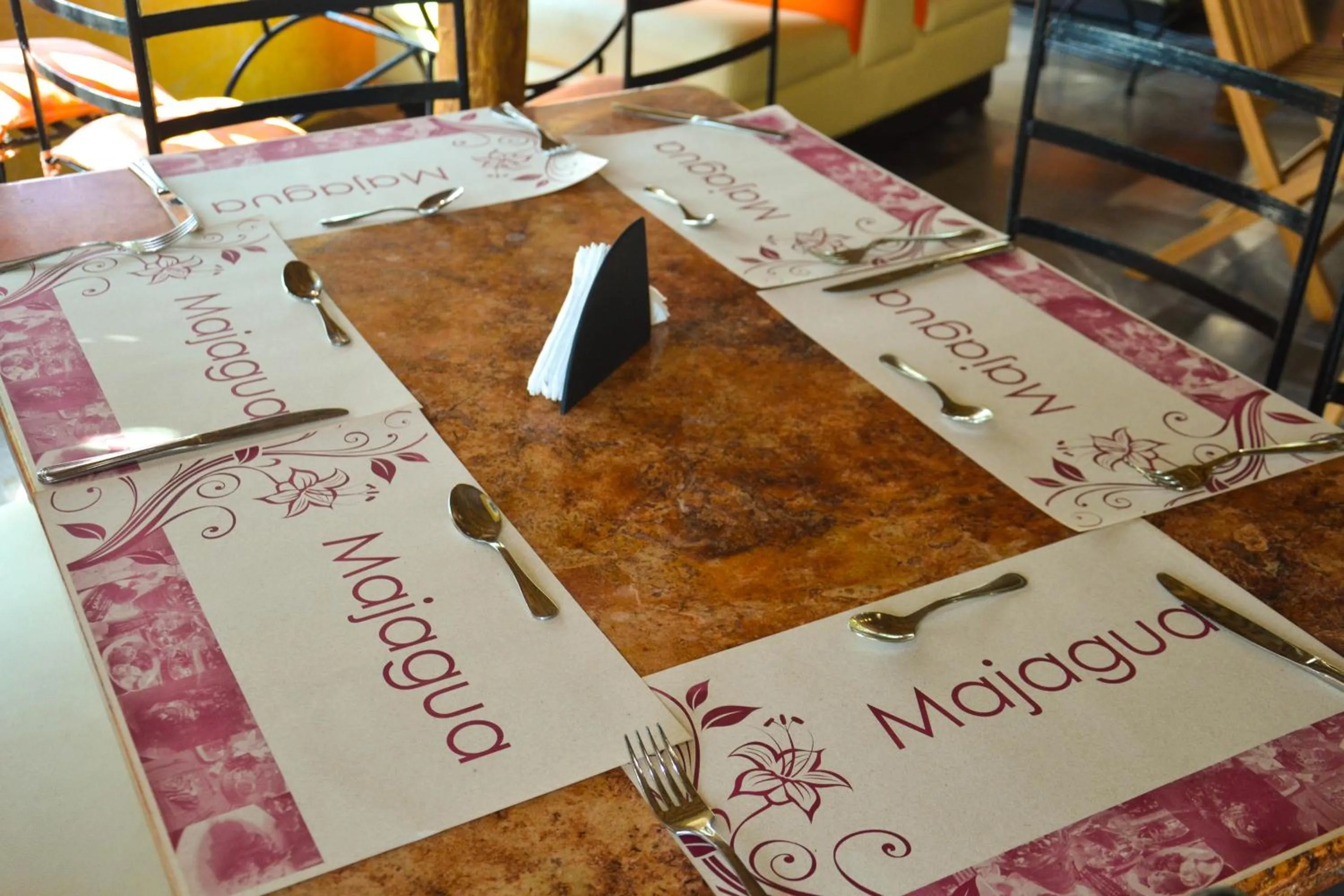 Restaurant/places to eat in Bon Jesus Hotel