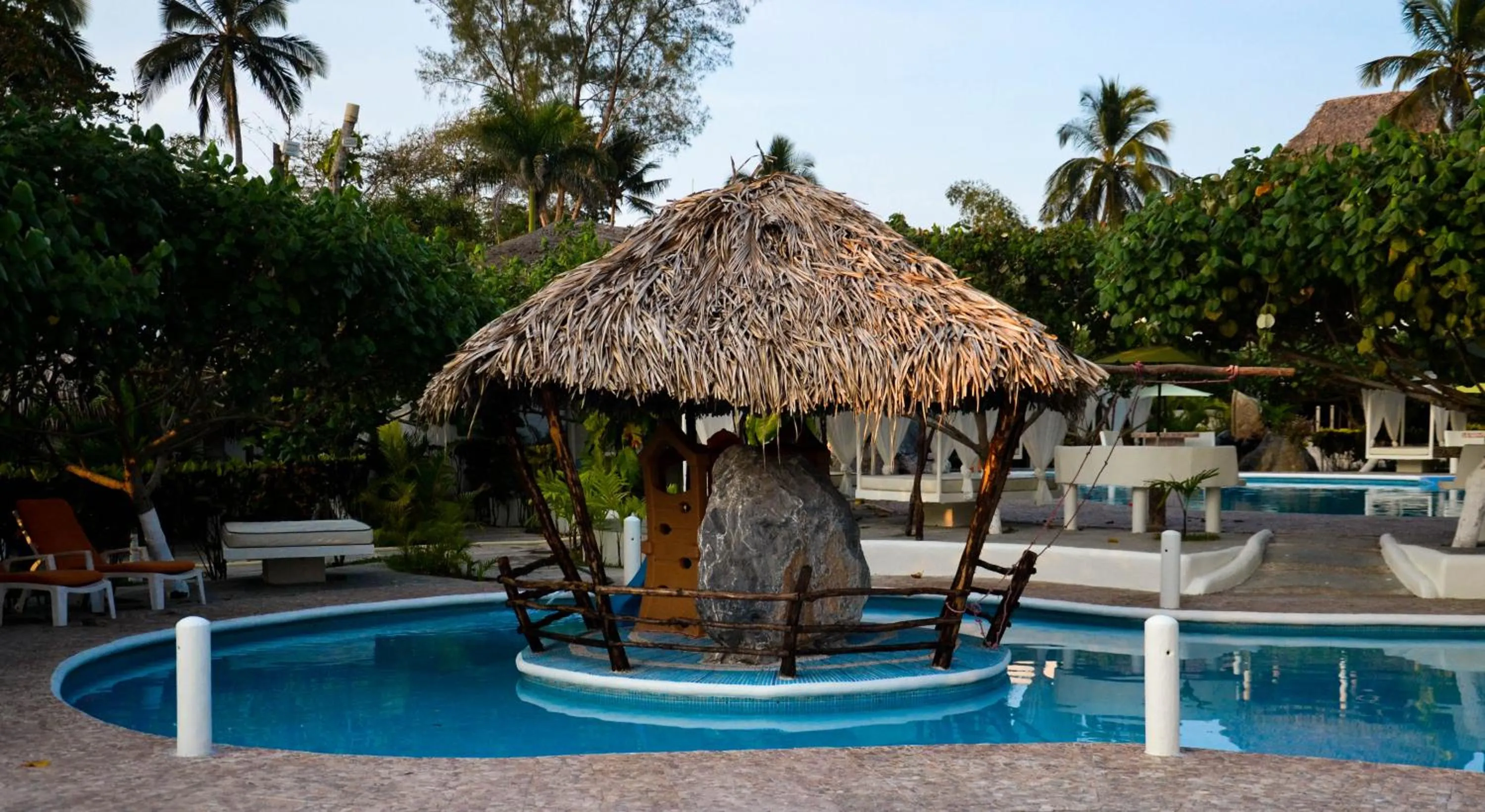 Swimming pool in Bon Jesus Hotel