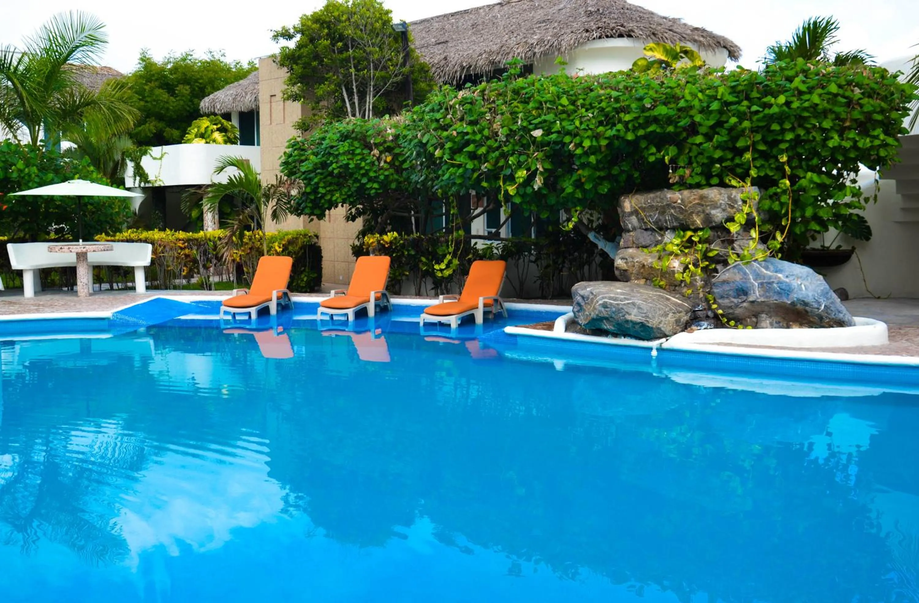 Swimming pool in Bon Jesus Hotel