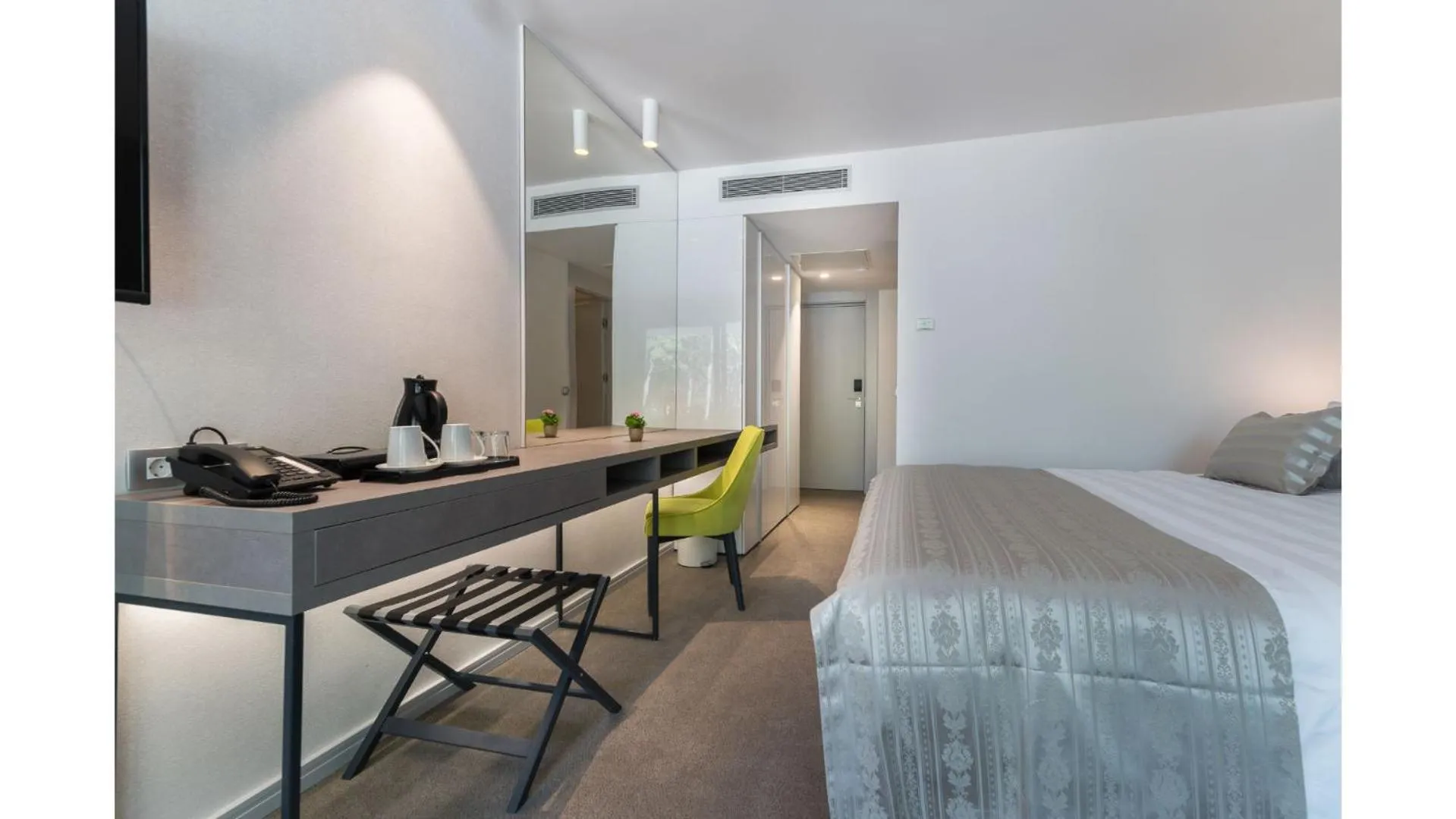 Bed in Boutique Hotel Mirjam