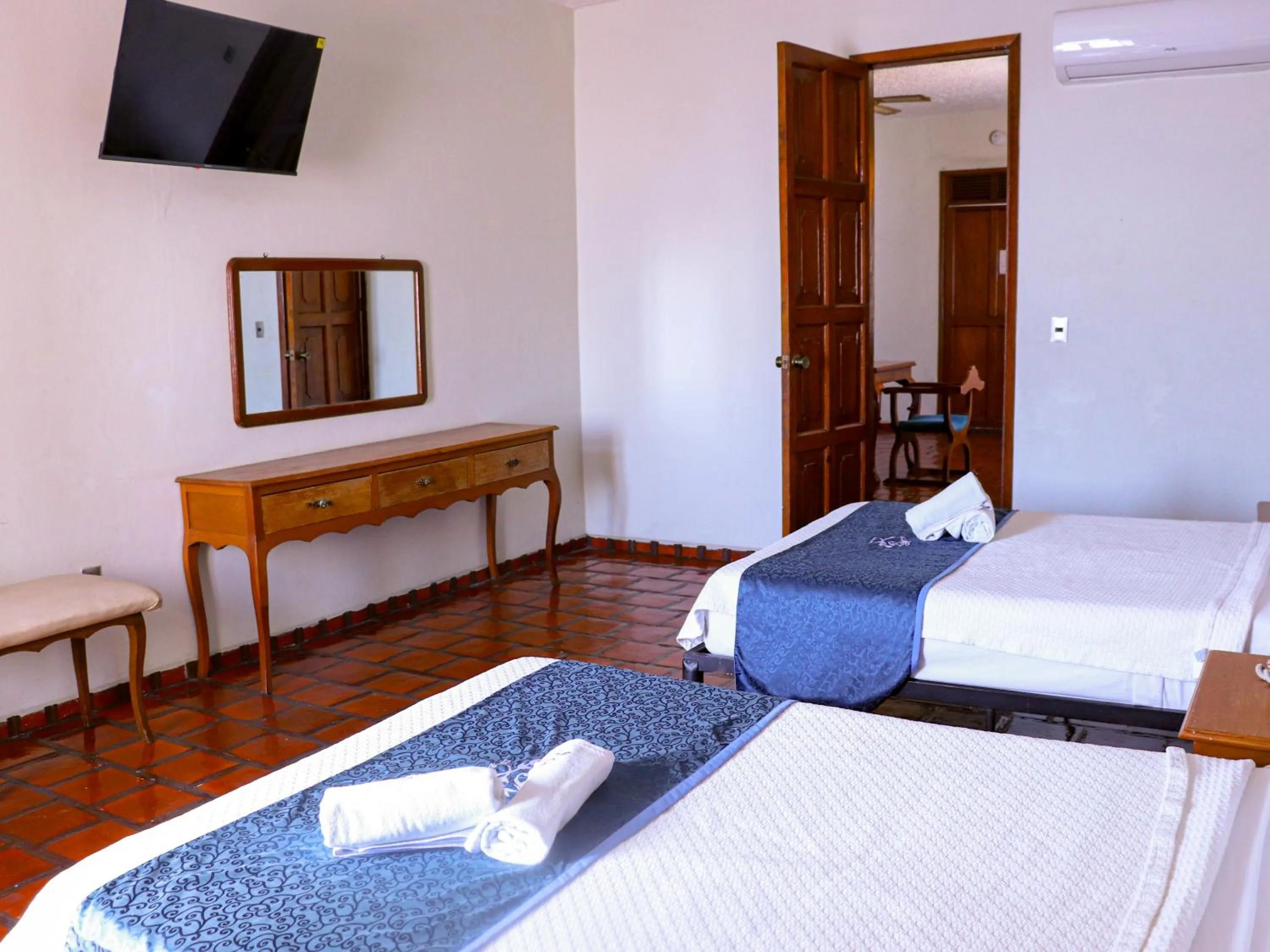 TV and multimedia, Bed in Hotel Frances