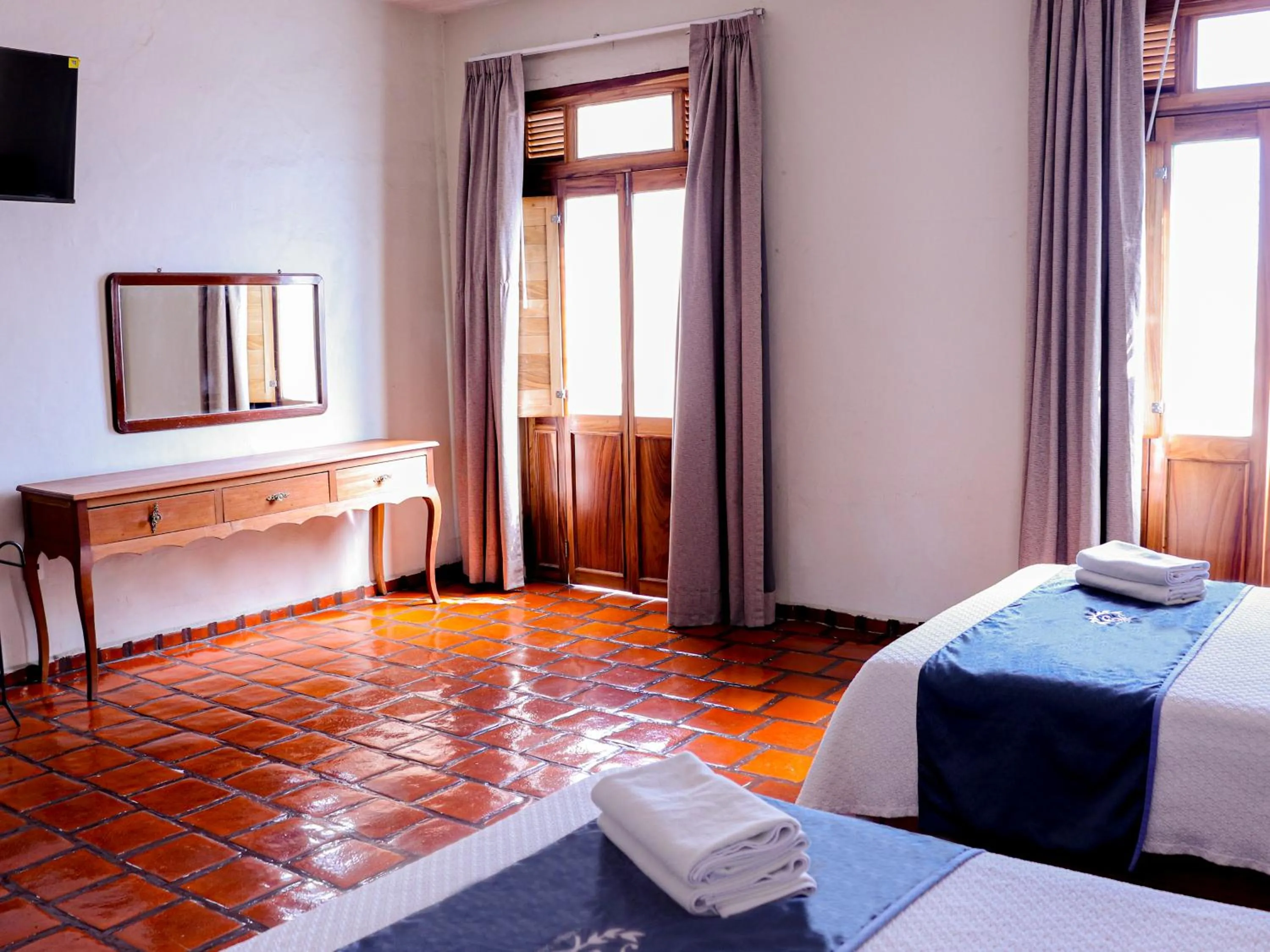 TV and multimedia, Bed in Hotel Frances