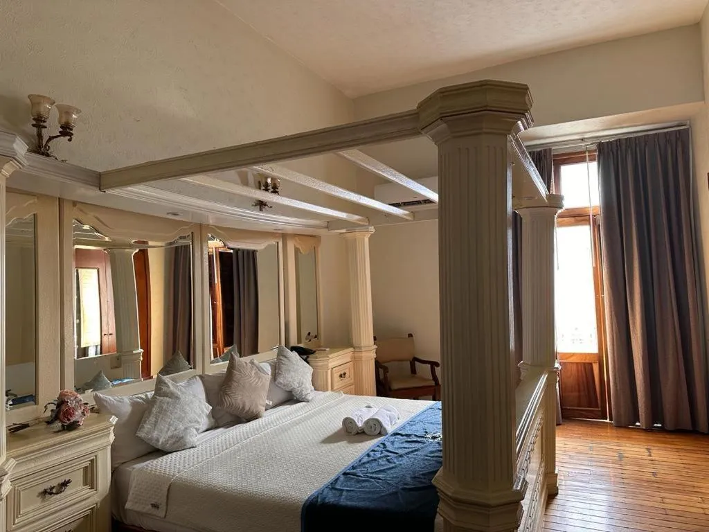 Photo of the whole room, Bed in Hotel Frances