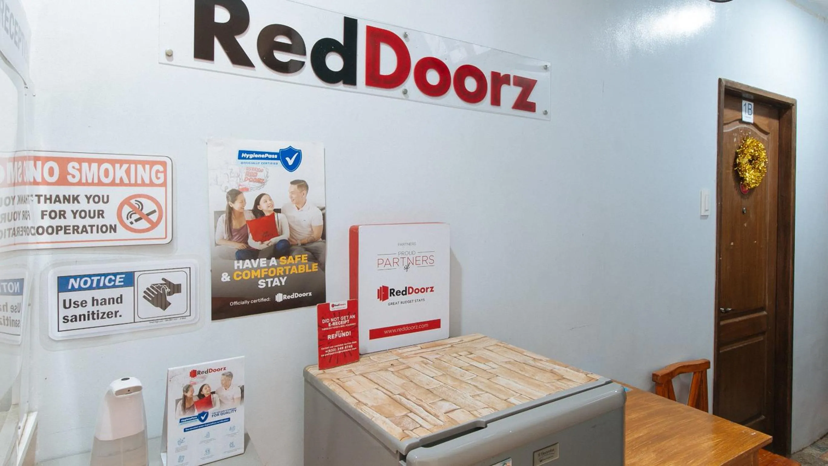 Lobby or reception in RedDoorz at DBuilders Rooms Ph2 Taguig