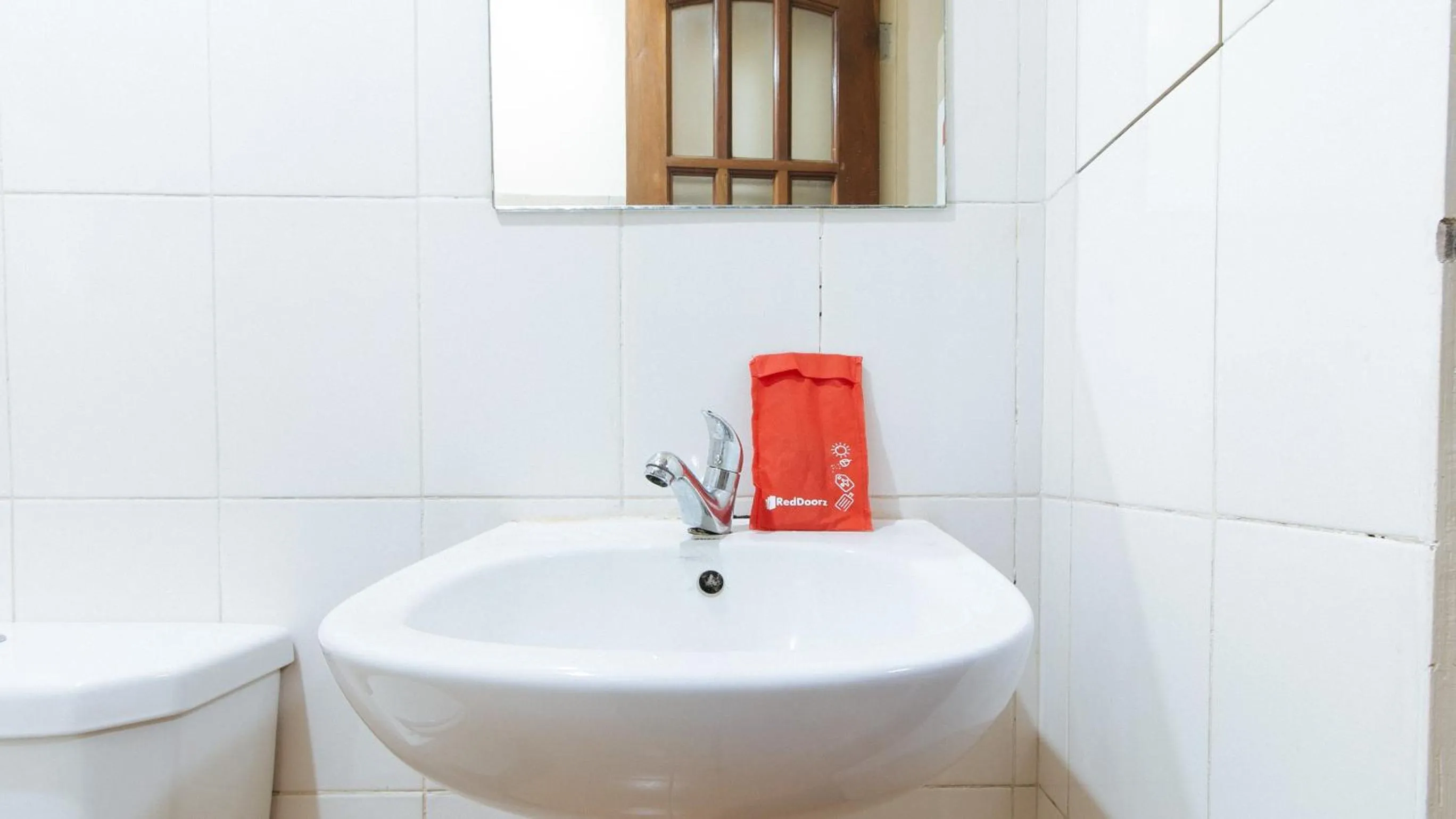 Bathroom in RedDoorz at DBuilders Rooms Ph2 Taguig