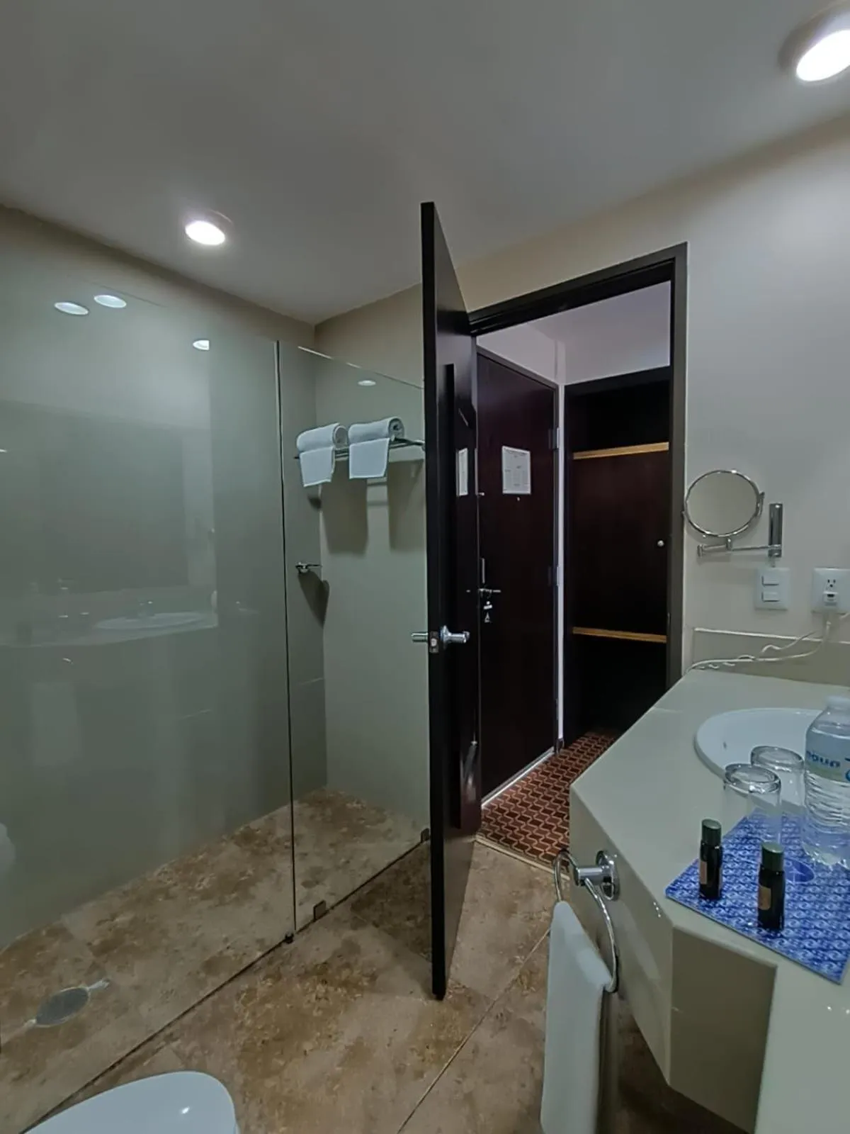 Shower in Paris FC Hotel