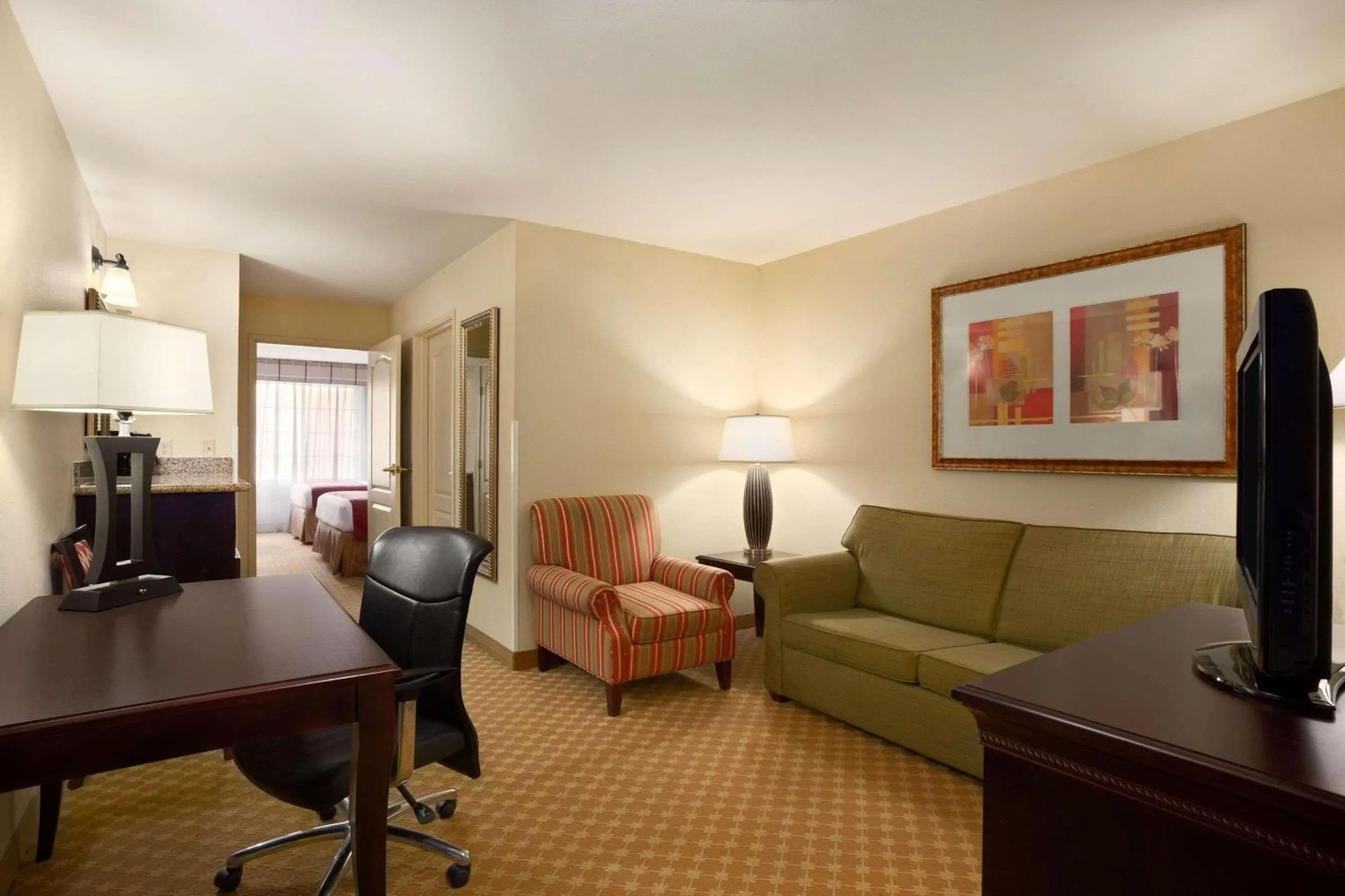 Bedroom in Country Inn & Suites by Radisson, Washington at Meadowlands, PA