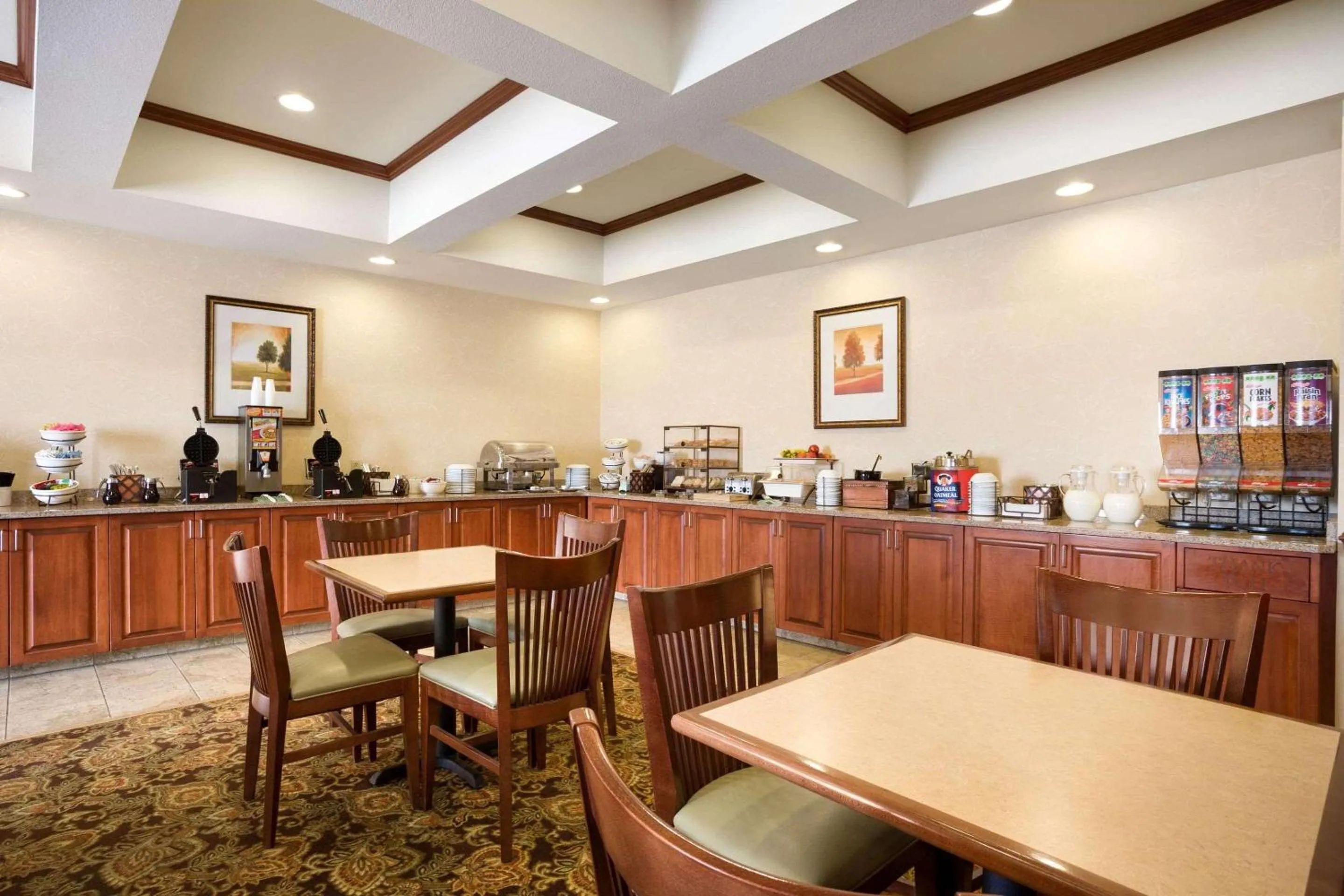 Breakfast in Country Inn & Suites by Radisson, Washington at Meadowlands, PA