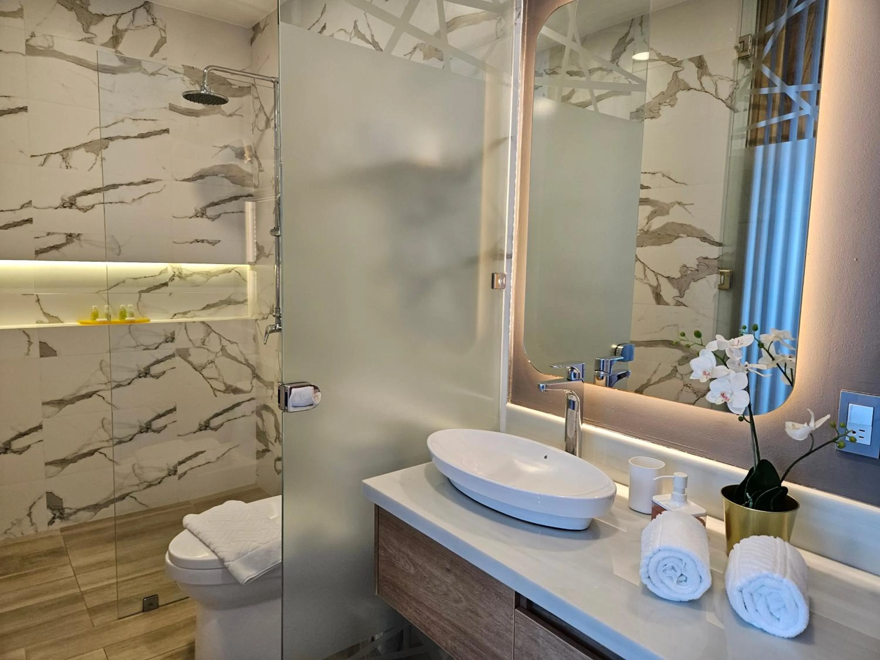 Shower in Hotel Perla Spondylus