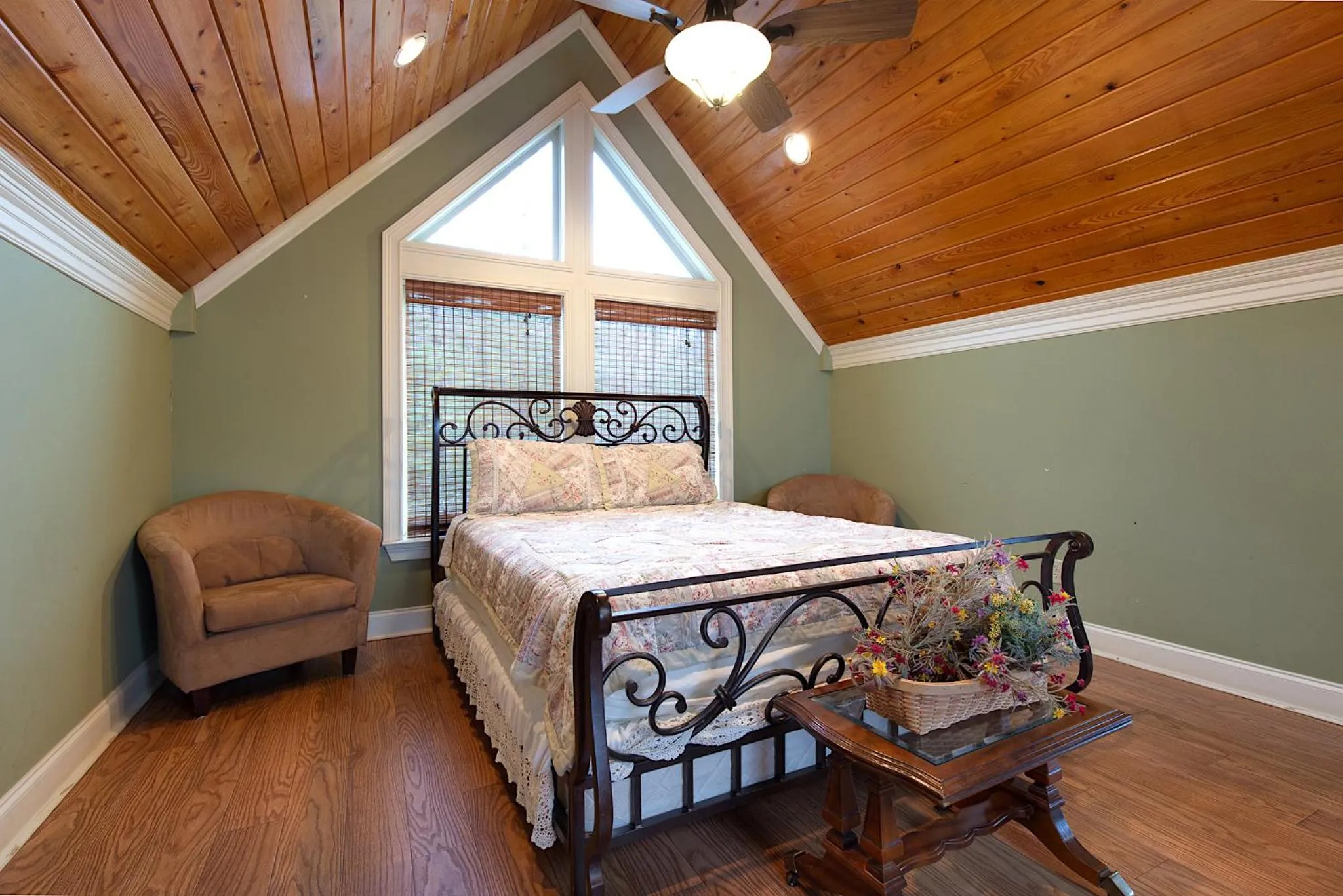 Property building, Bed in Cajun Spice