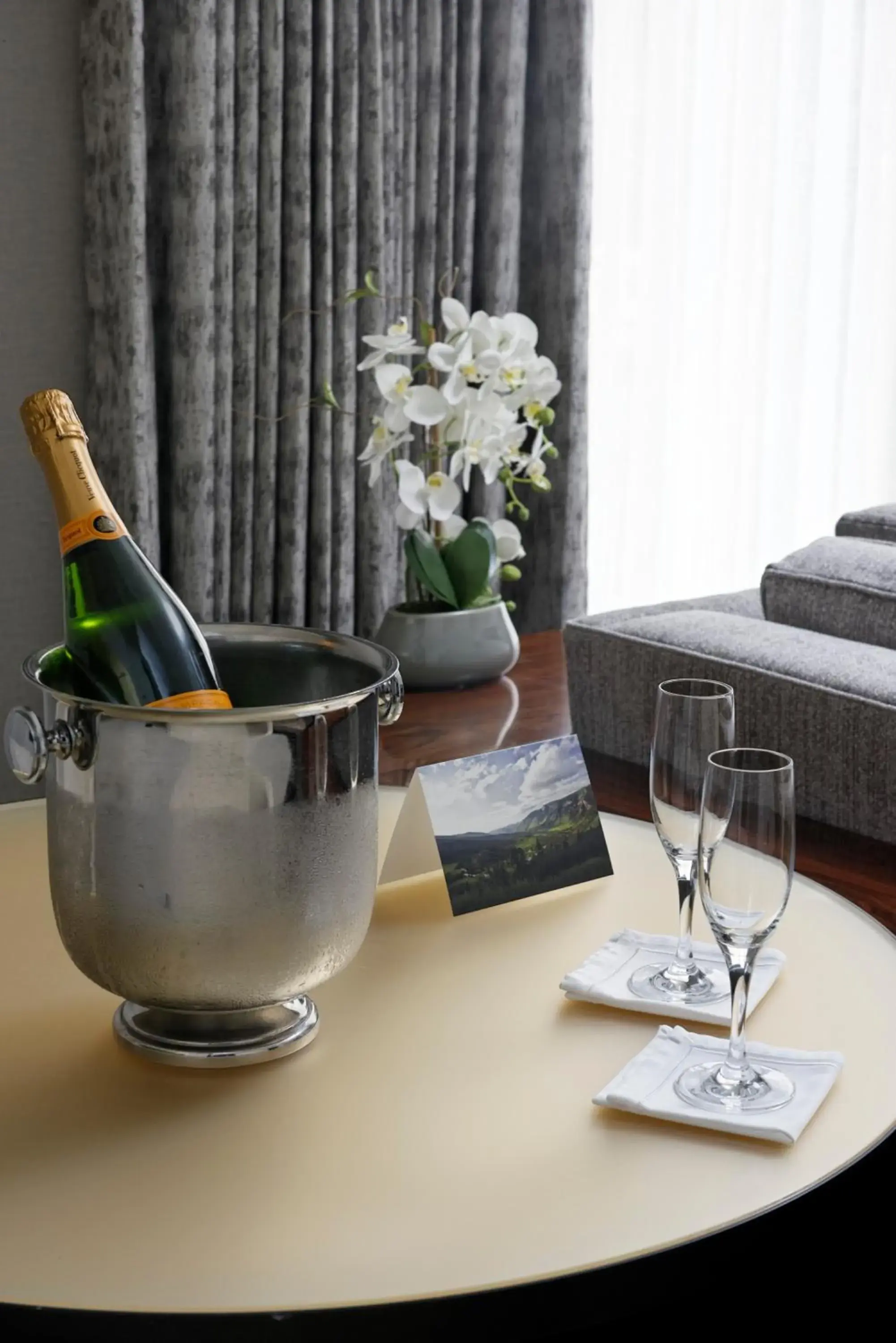 Executive Suite King bed in Four Seasons Resort Vail Executive Suite King bed in Four Seasons Resort Vail