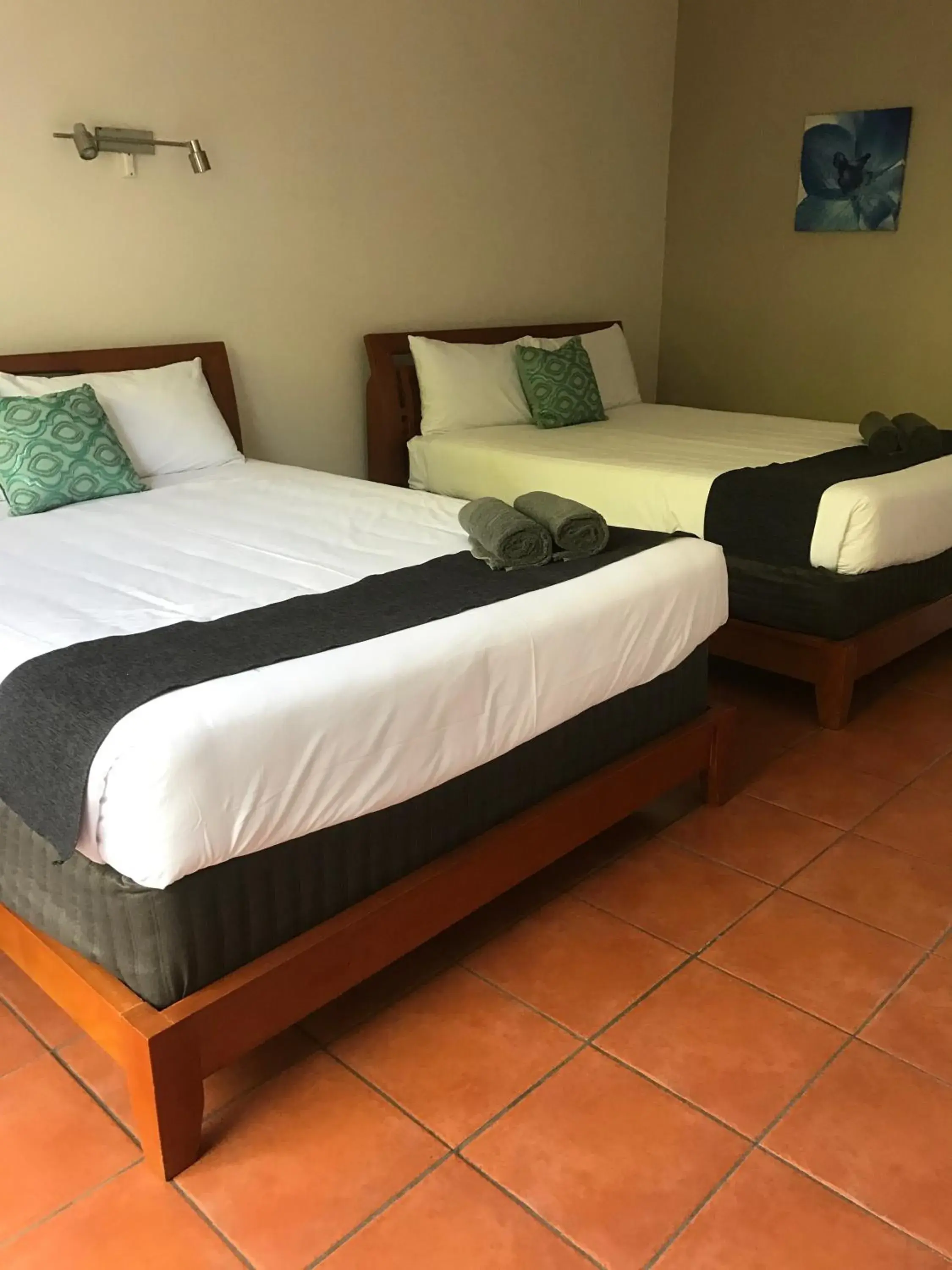 Standard Queen Room in Birch Motel Bowen Previously Known as Bowen Arrow Motel Standard Queen Room in Birch Motel Bowen Previously Known as Bowen Arrow Motel