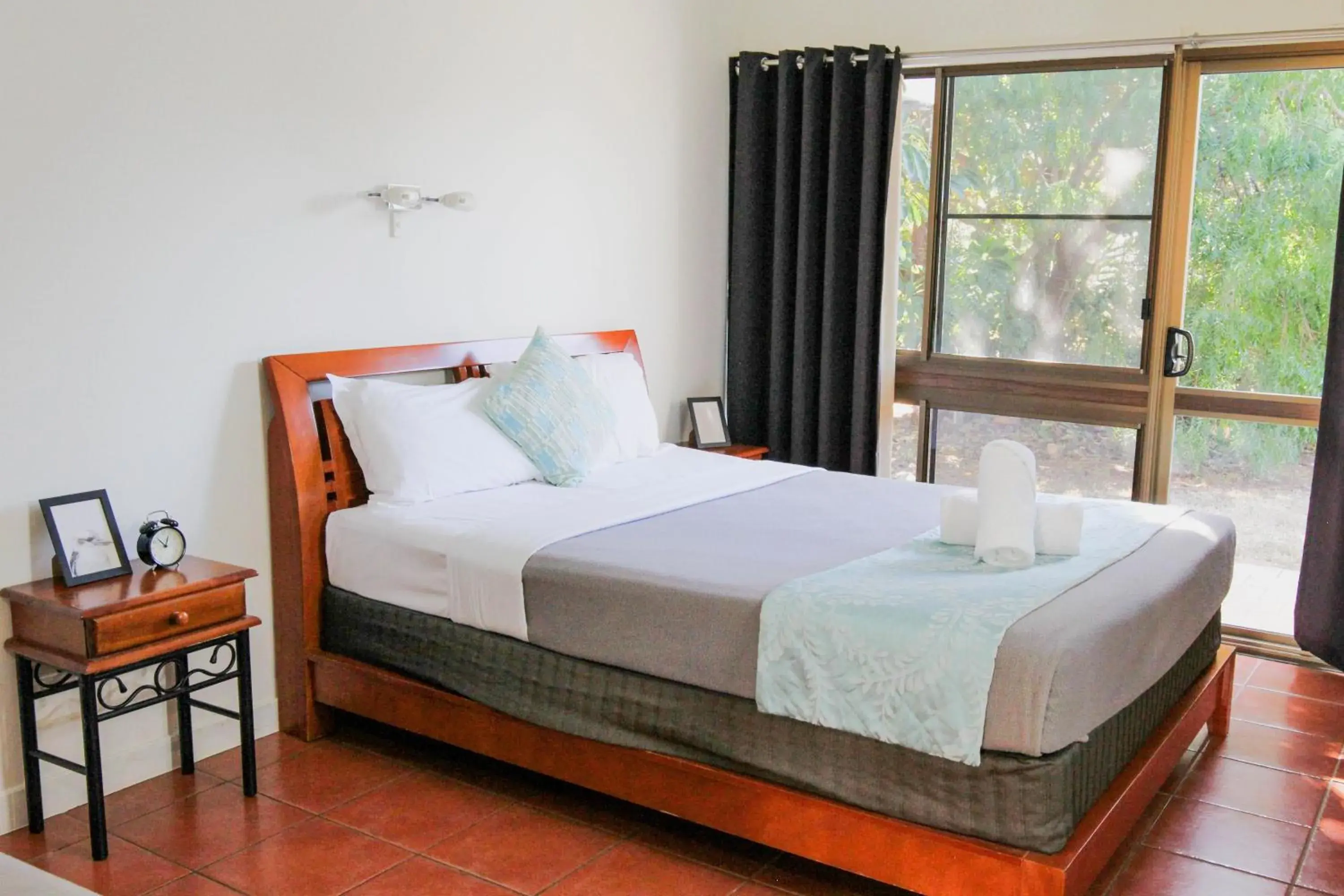 Twin Room in Birch Motel Bowen Previously Known as Bowen Arrow Motel Twin Room in Birch Motel Bowen Previously Known as Bowen Arrow Motel