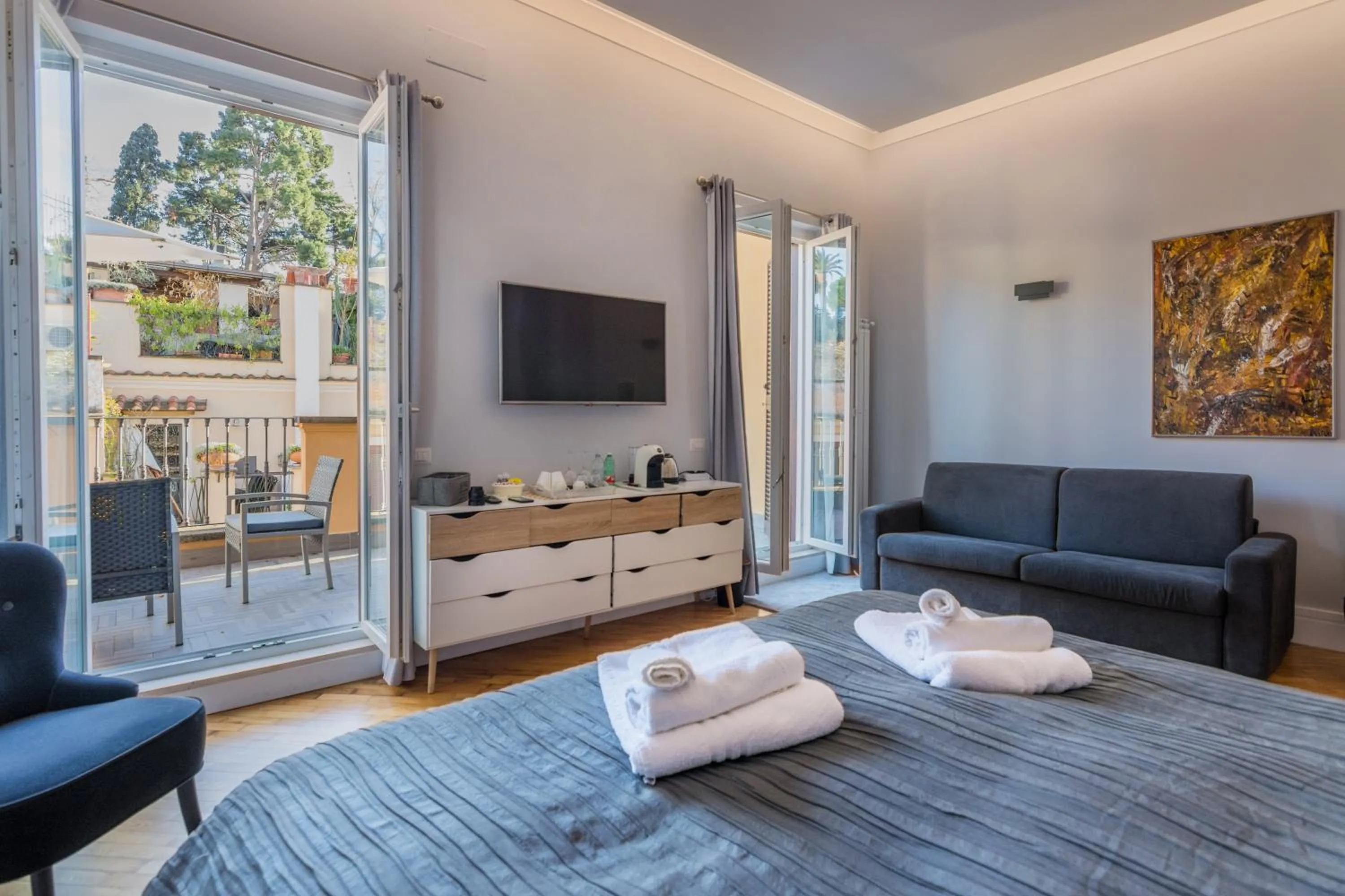 Bedroom, Bed in President Gardens