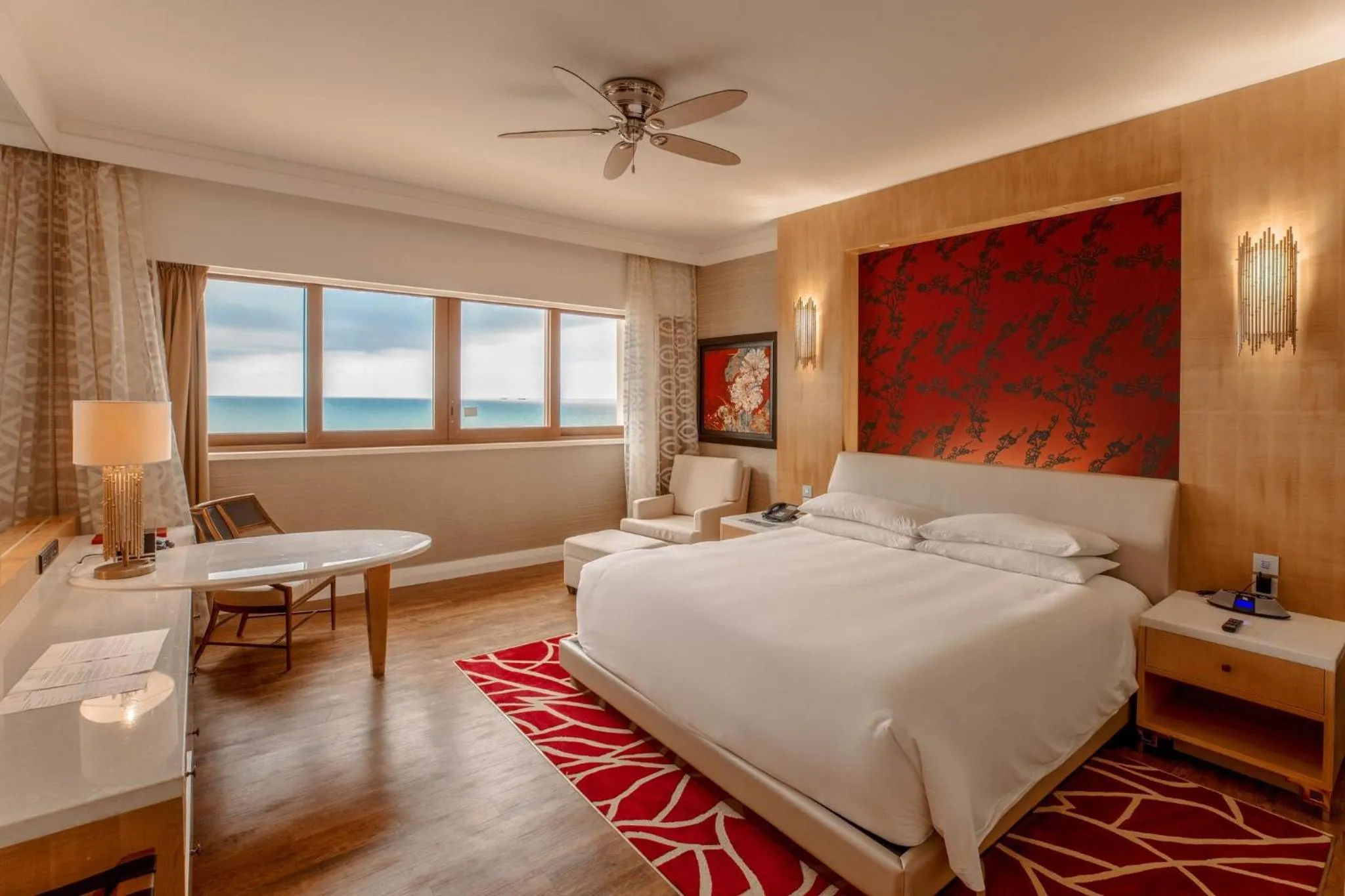 Photo of the whole room, Bed in InterContinental Grand Ho Tram