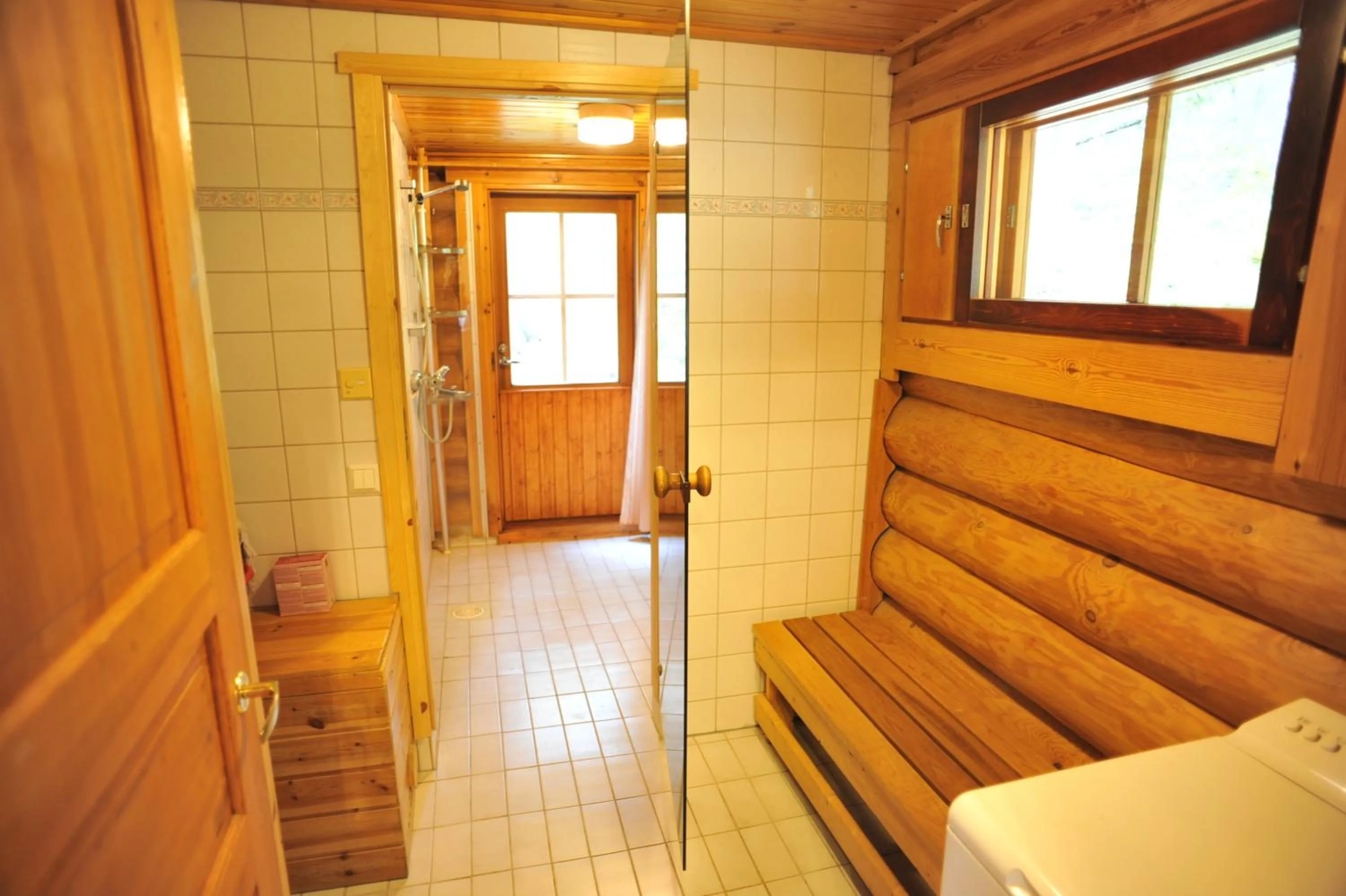 Bathroom, Bed in Yli-Kaitala Holiday Resort Tuuliviiri