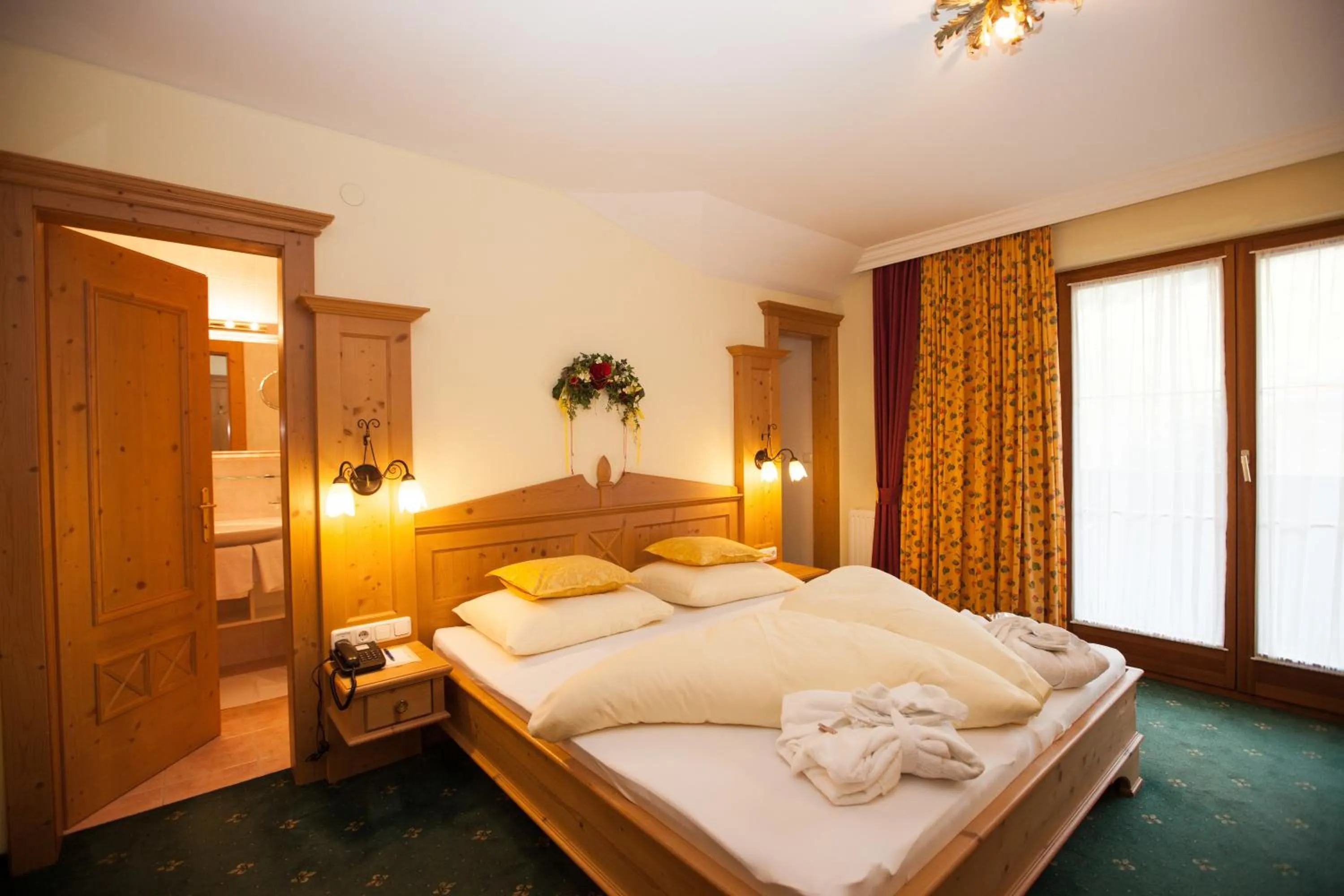 Day, Bed in Alpenresidenz Trisanna