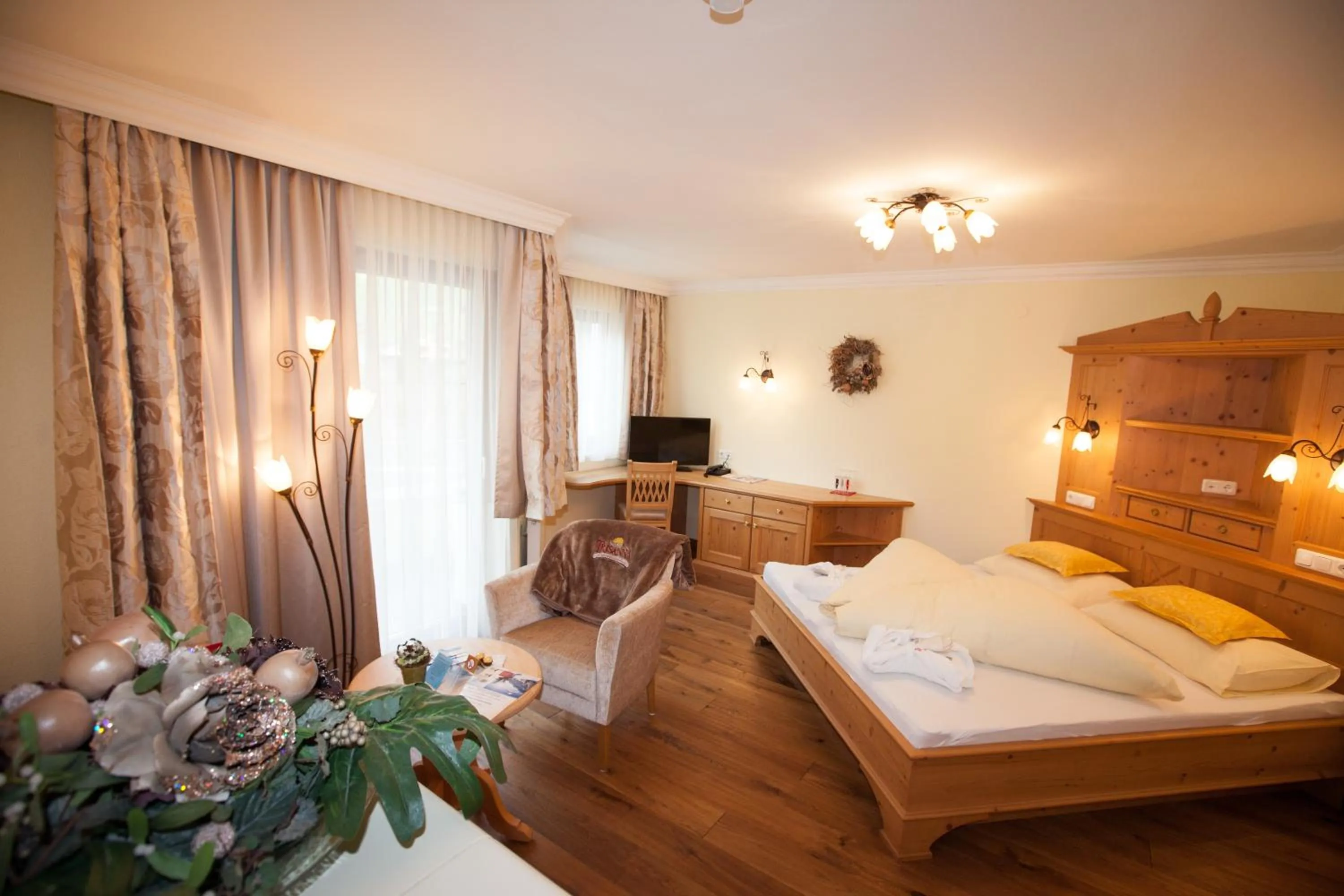 Day, Bed in Alpenresidenz Trisanna