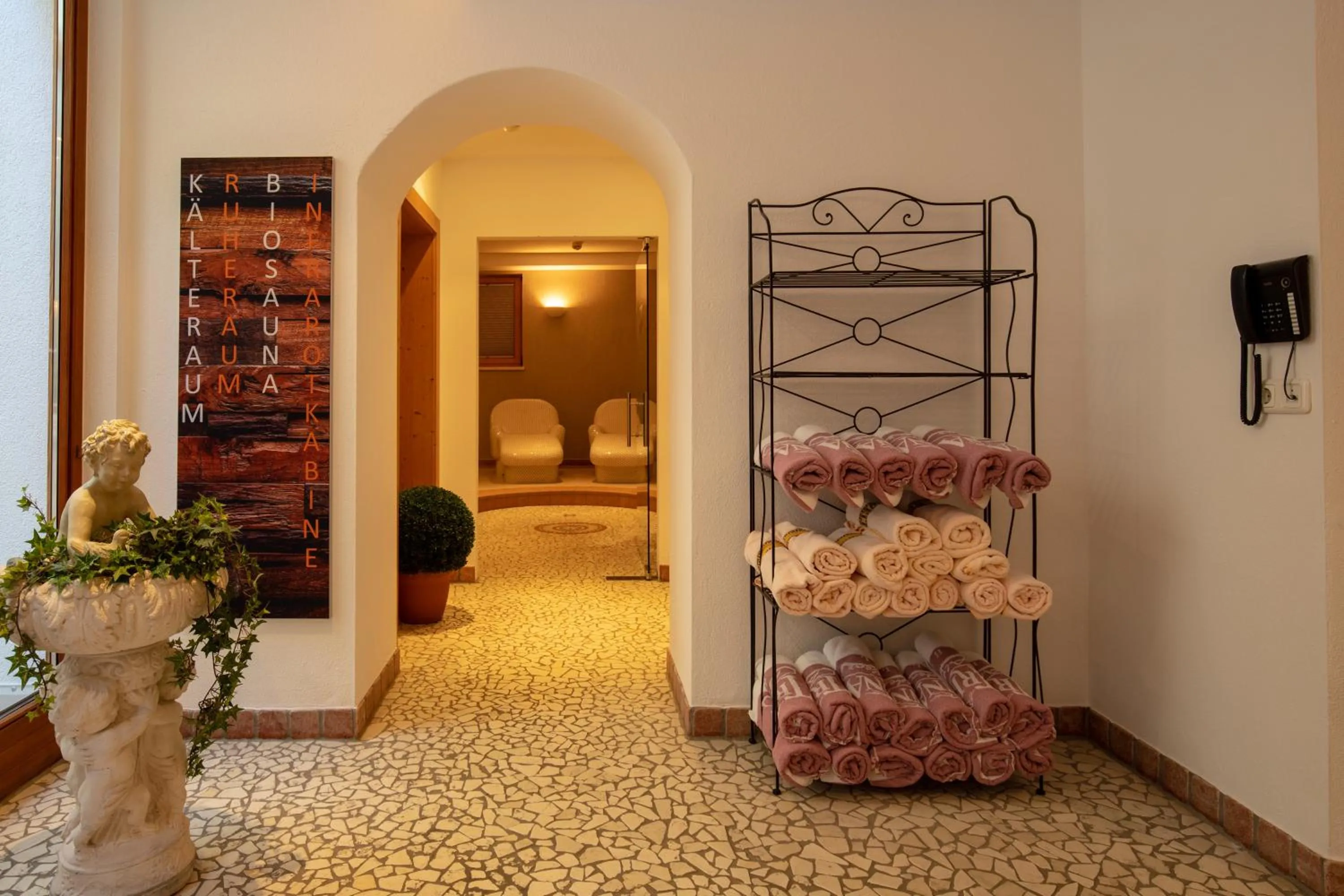 Bed in Alpenresidenz Trisanna