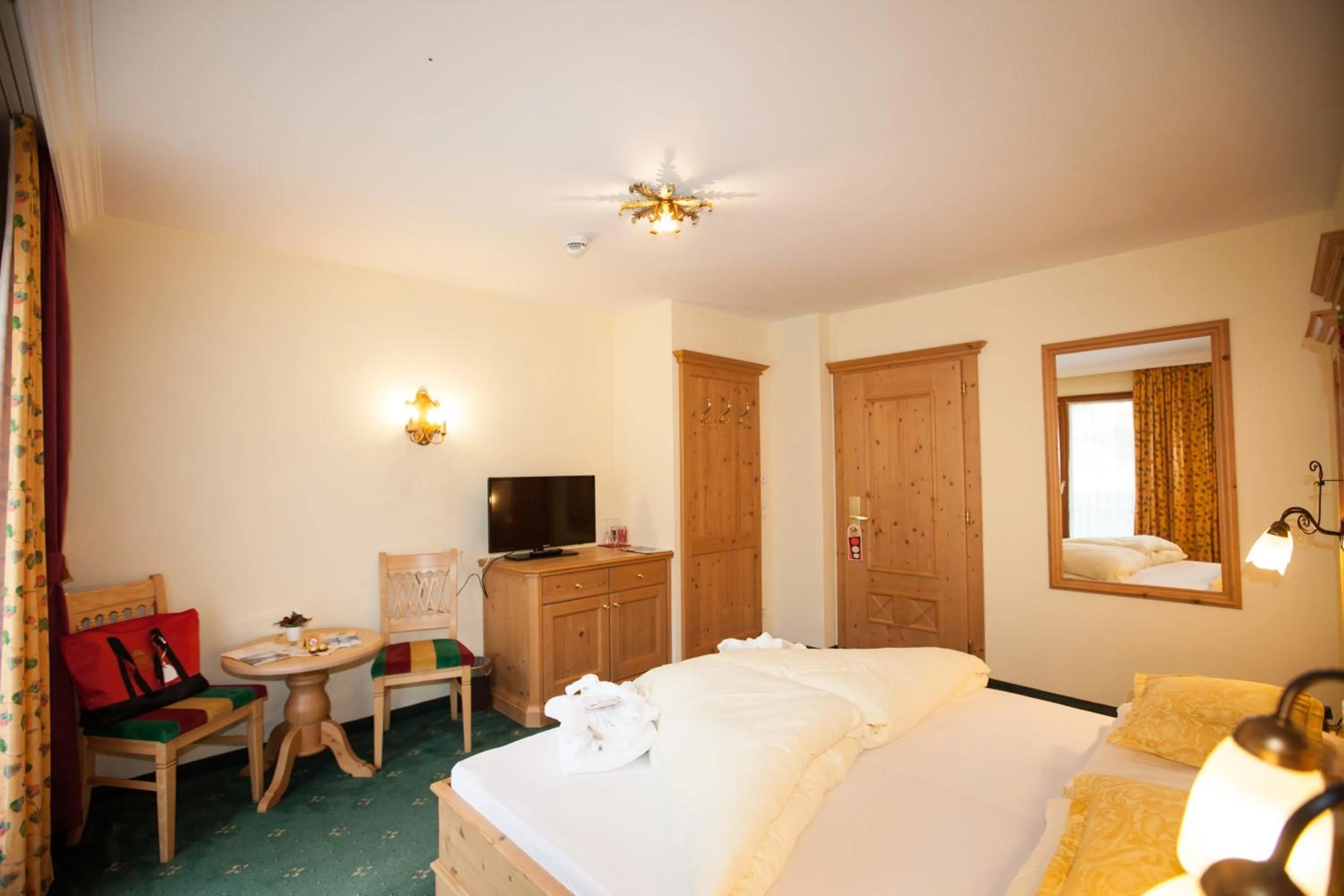 Photo of the whole room, Bed in Alpenresidenz Trisanna