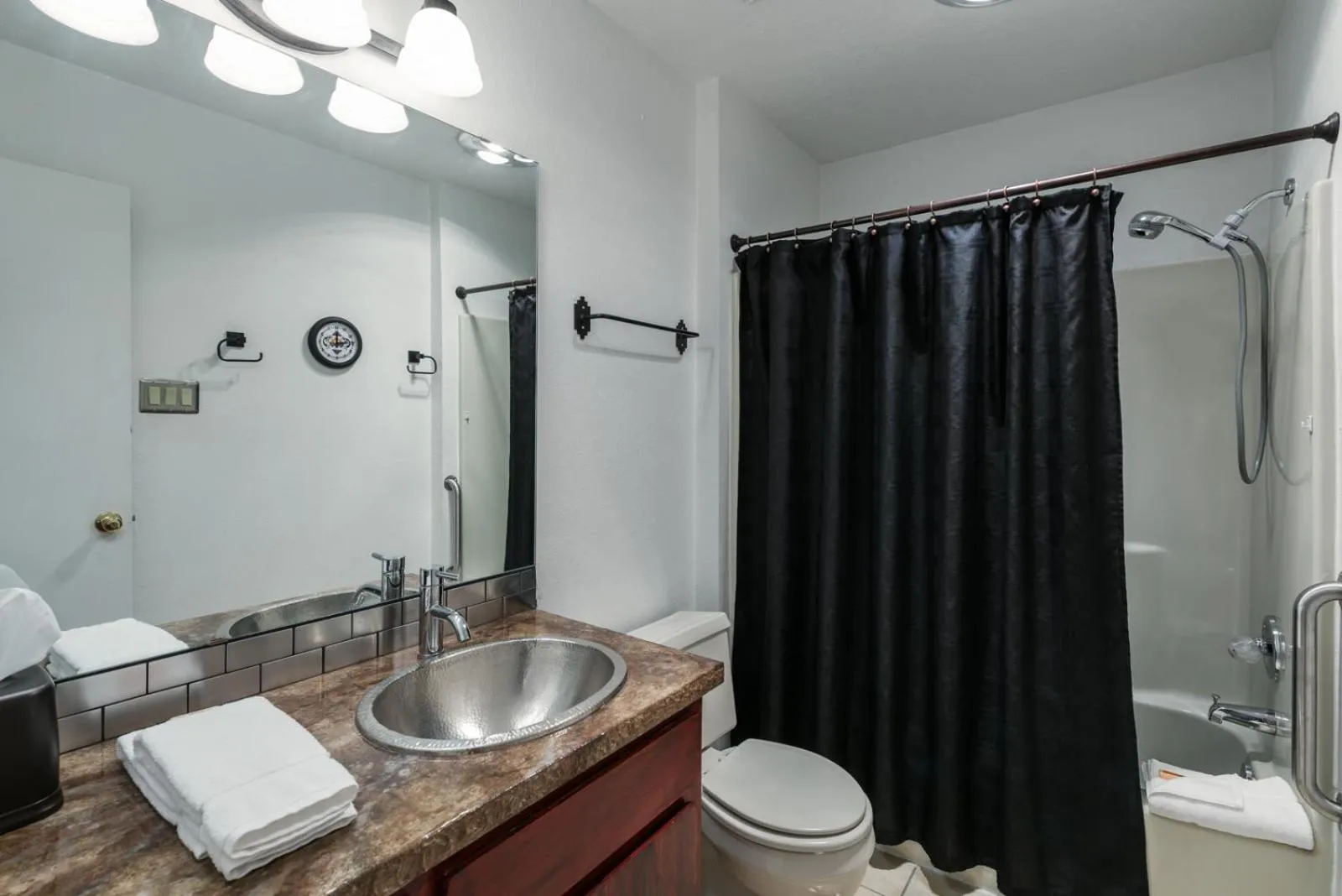 Bathroom in DreamCatcher