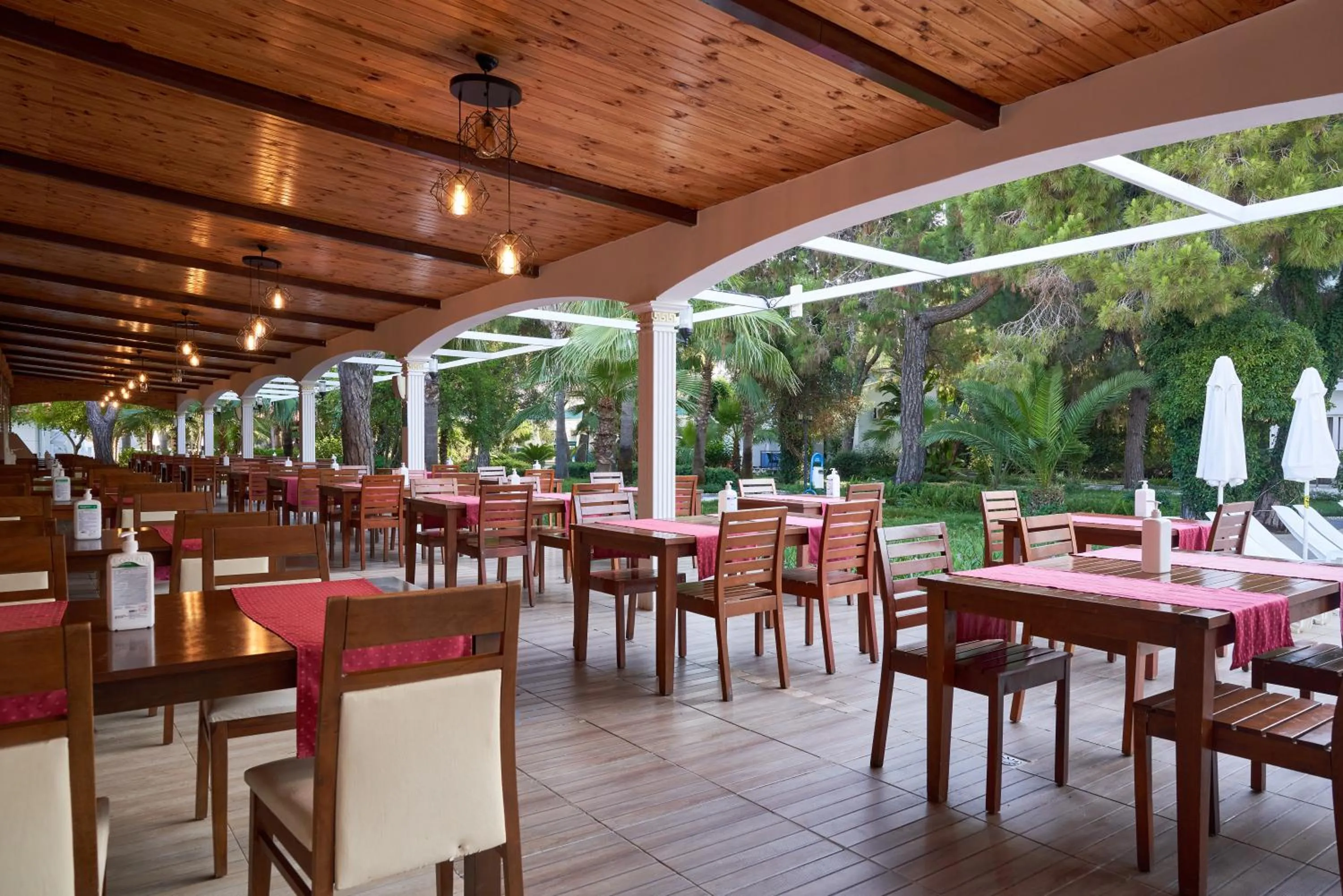 Restaurant/Places to Eat in Maya Golf Hotel