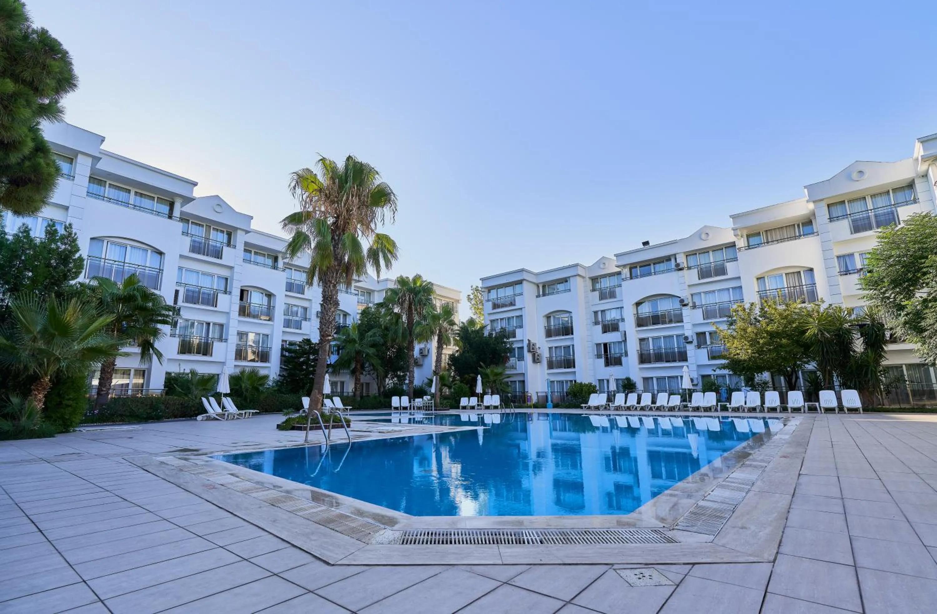 Swimming Pool in Maya Golf Hotel