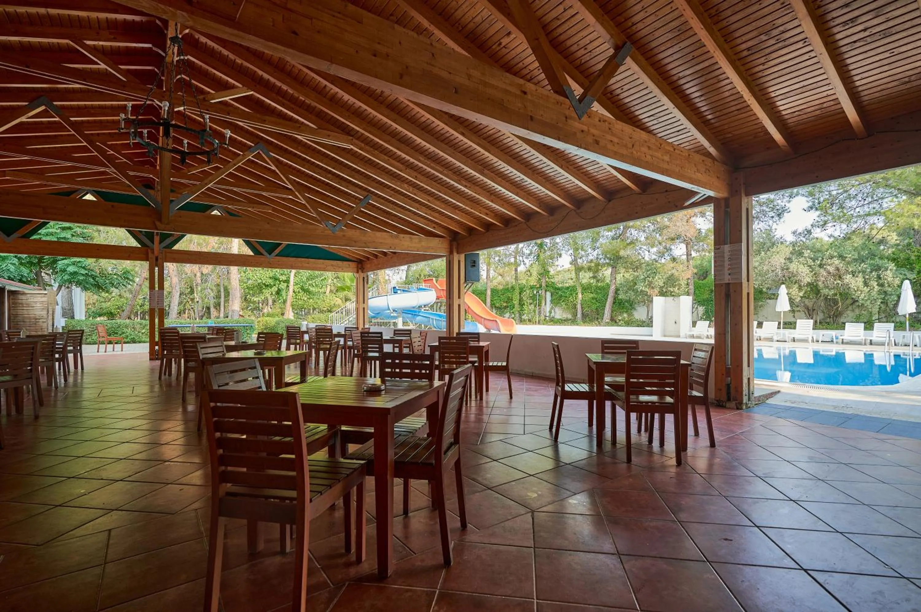 Restaurant/Places to Eat in Maya Golf Hotel
