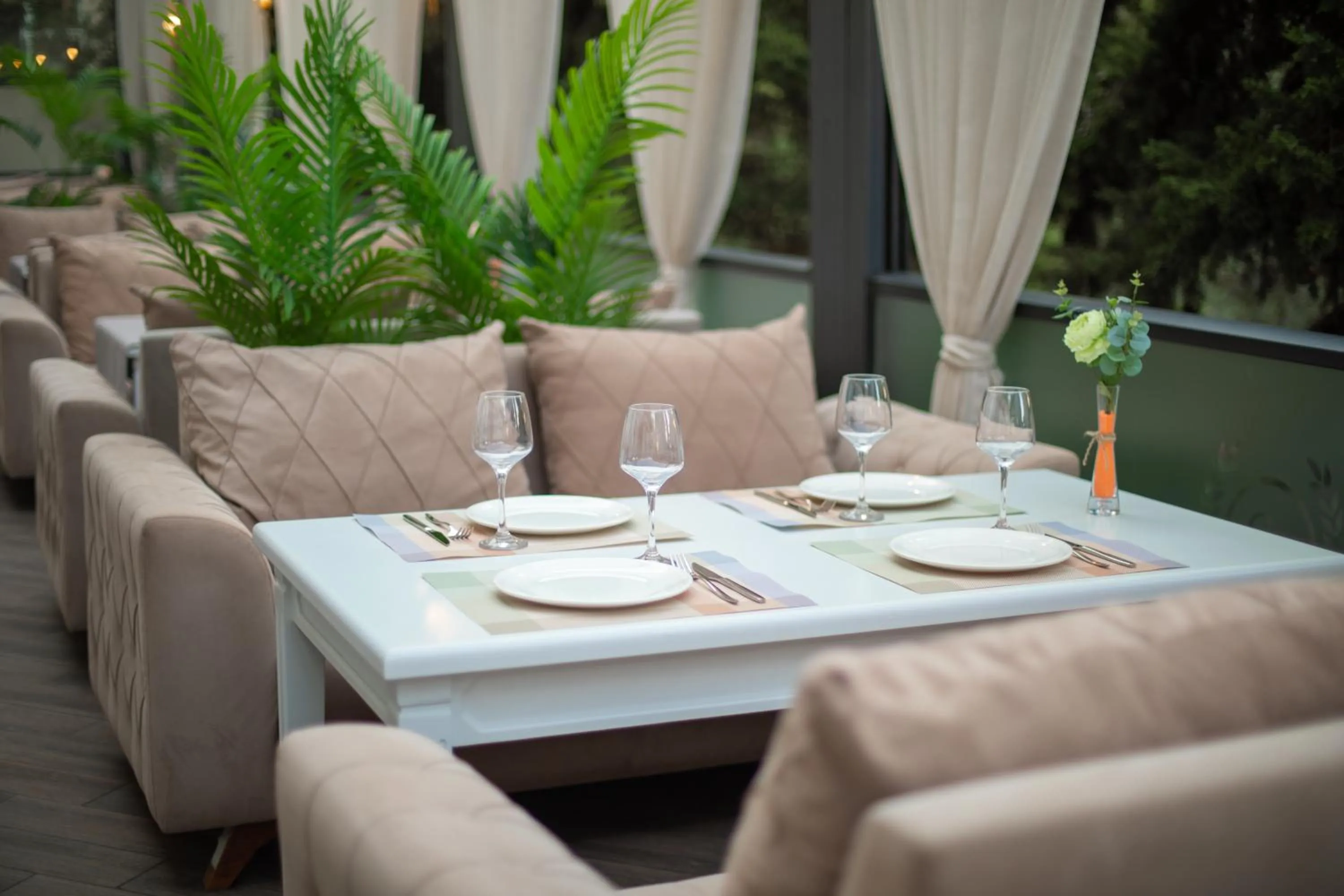 Restaurant/places to eat in Grand Hotel Baku Central Park