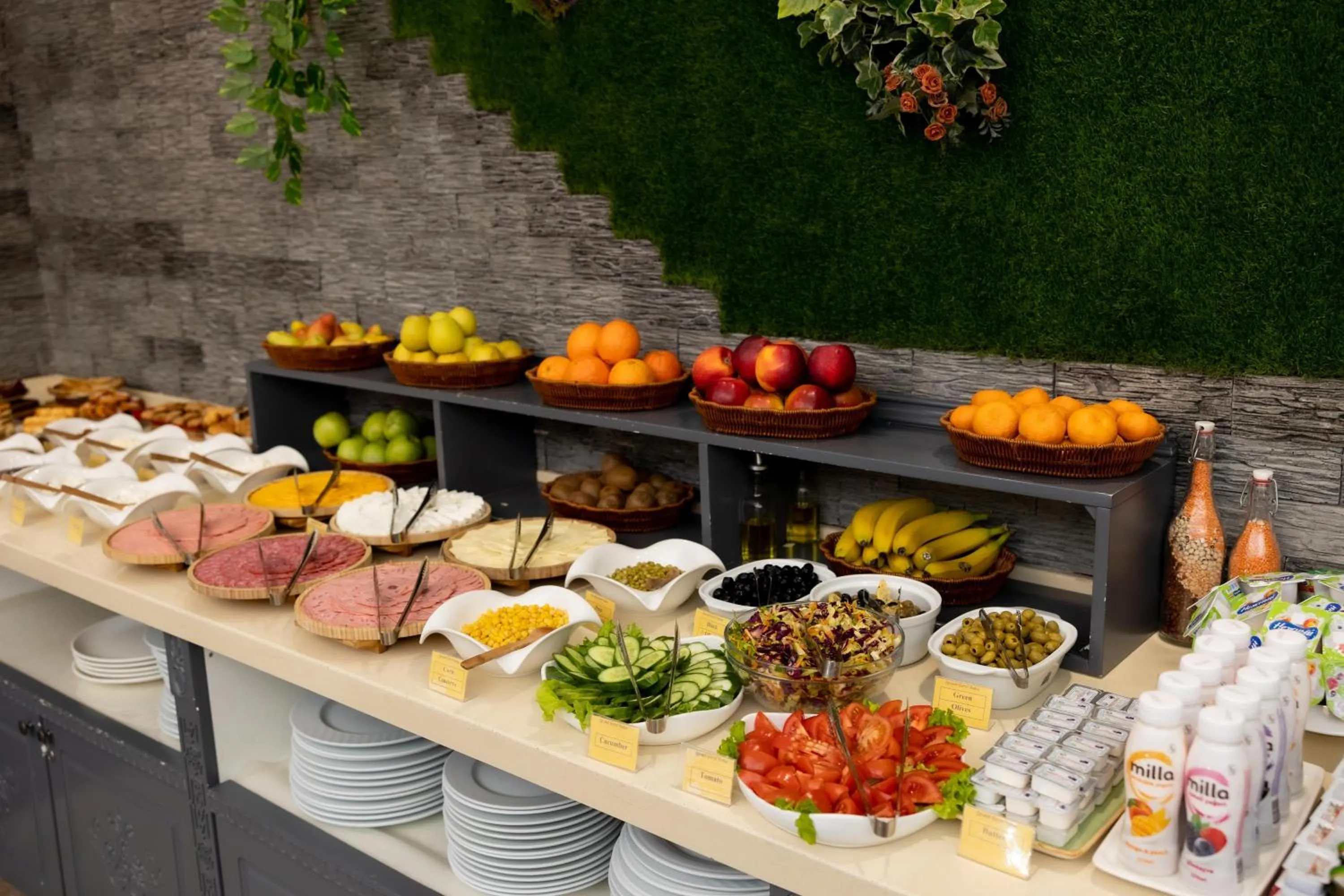 Breakfast in Grand Hotel Baku Central Park