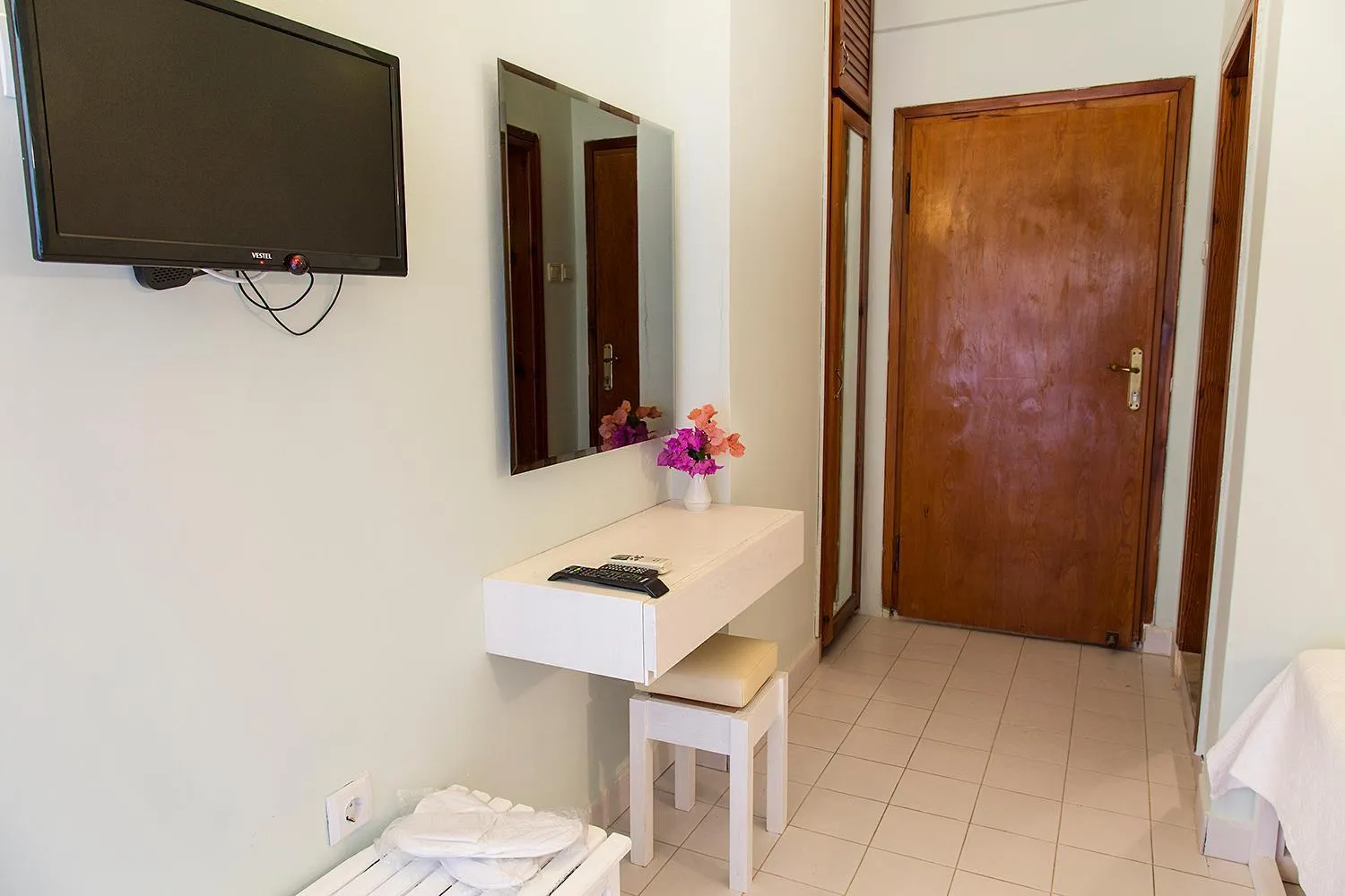 TV/Entertainment Center in Club Antiphellos