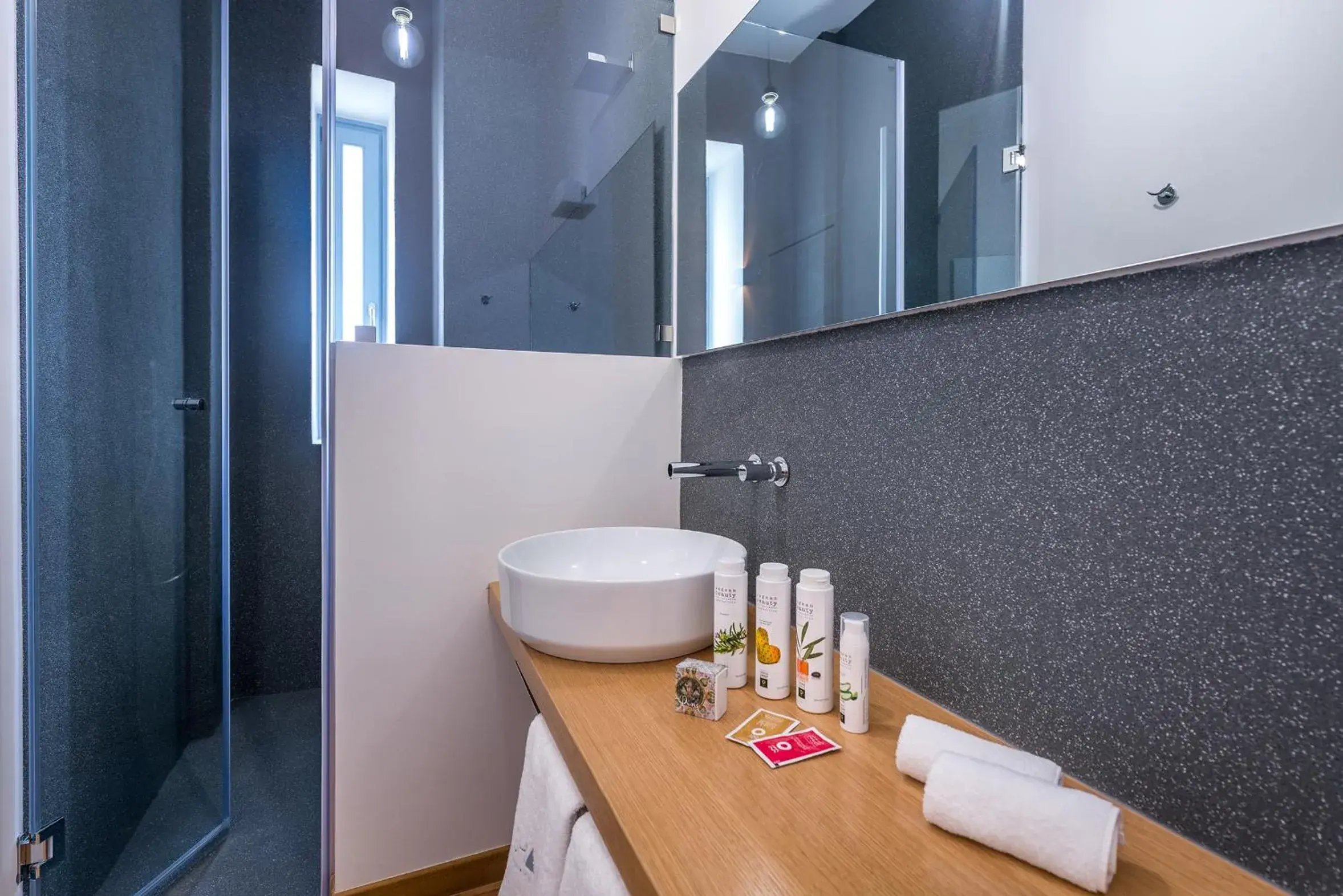 Junior Suite with Sea View in Shapes Luxury Suites Junior Suite with Sea View in Shapes Luxury Suites