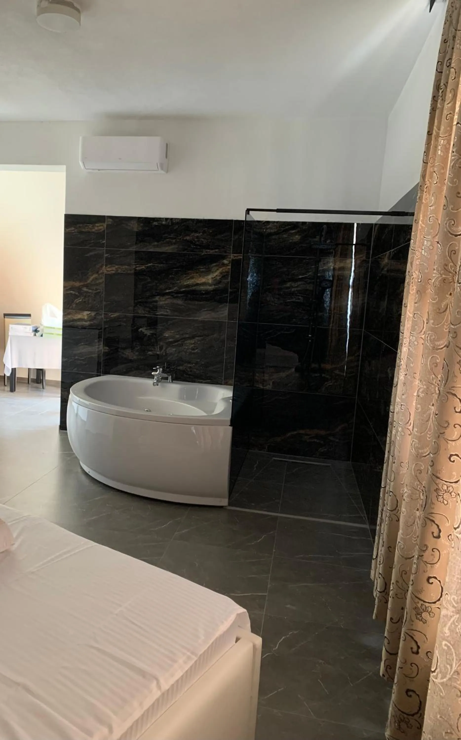 Bed in Hotel Albatros