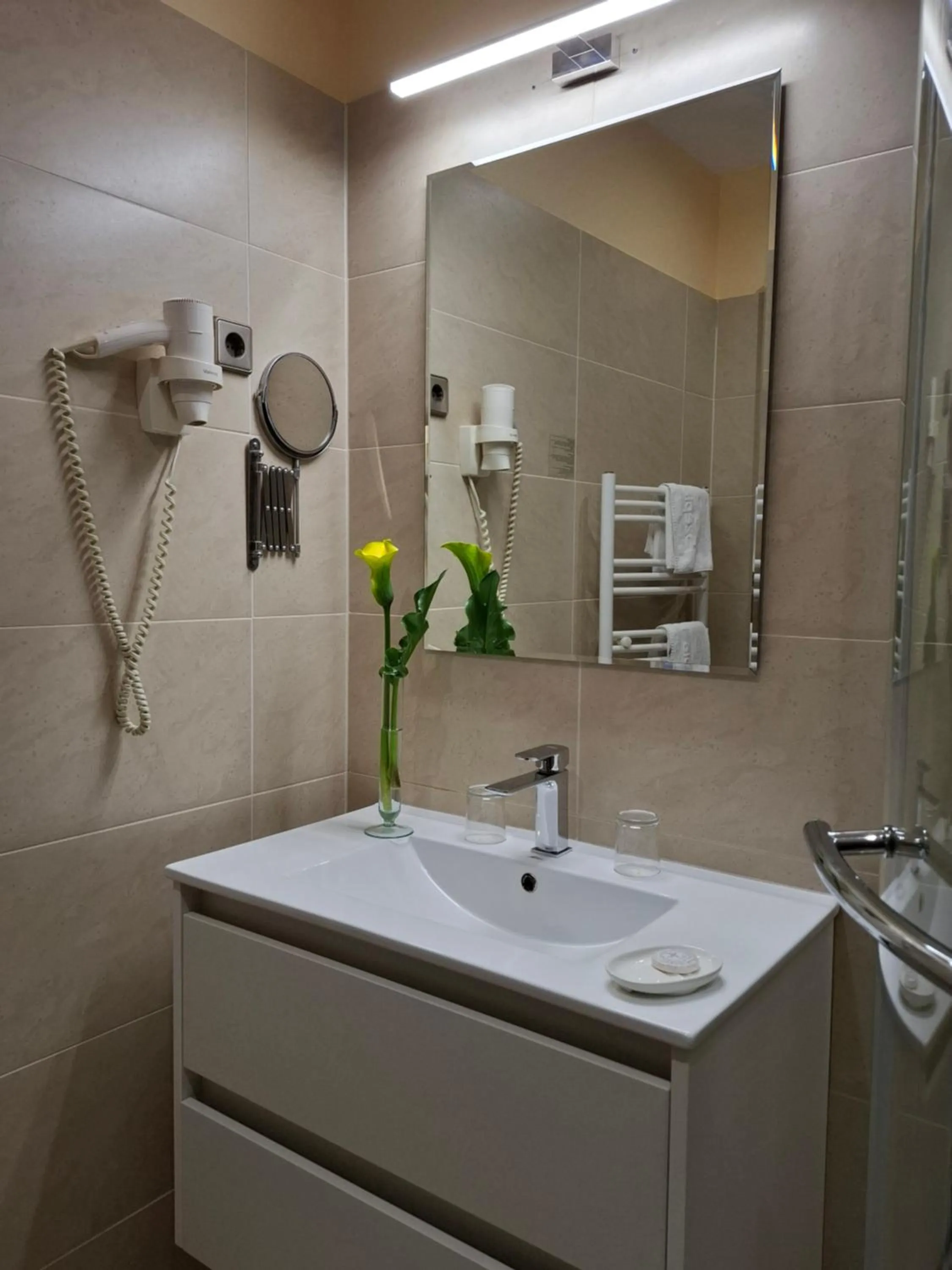 Shower in Szépia Bio and Art Hotel