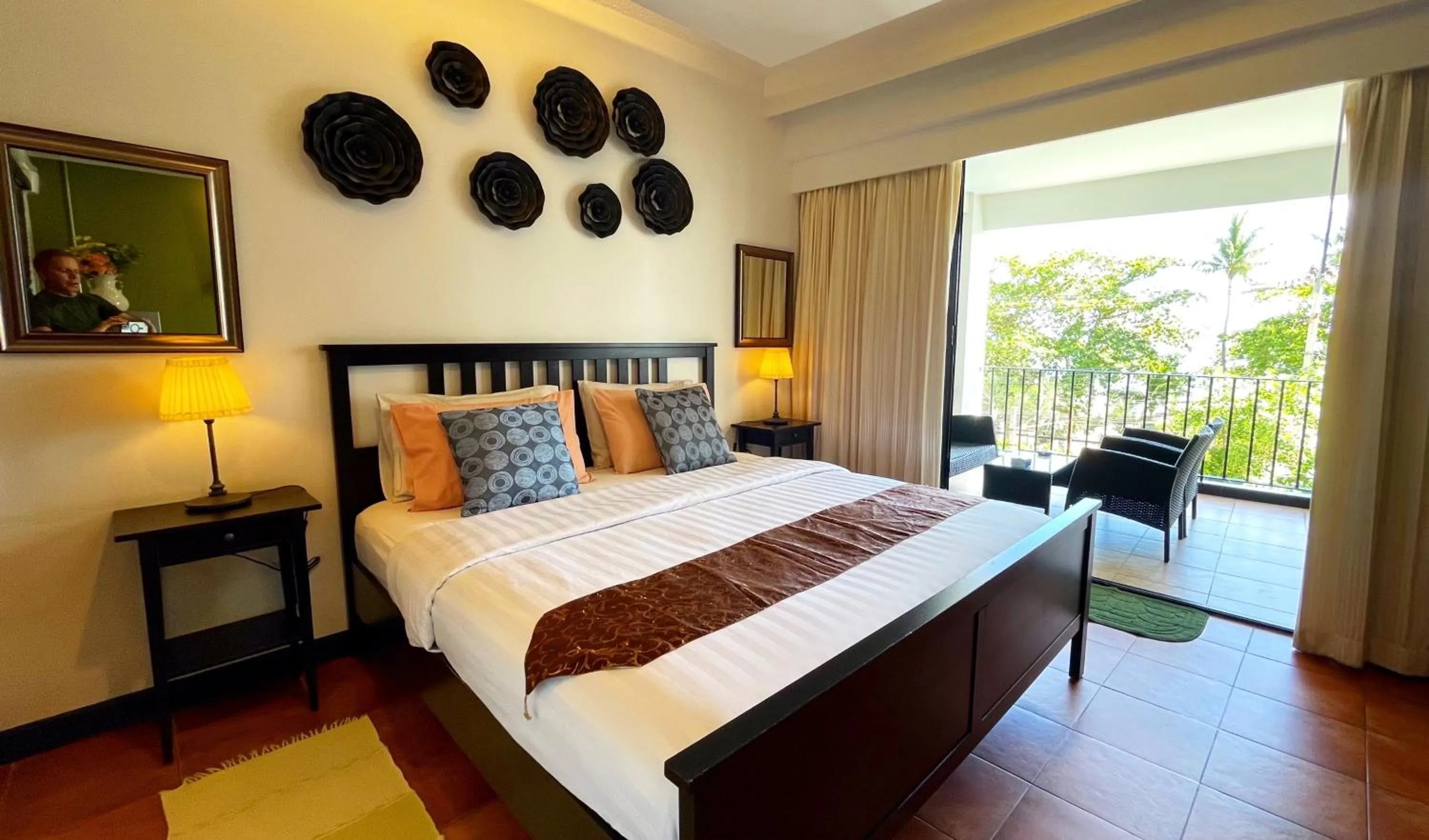 Bedroom, Bed in Beach Gallery House