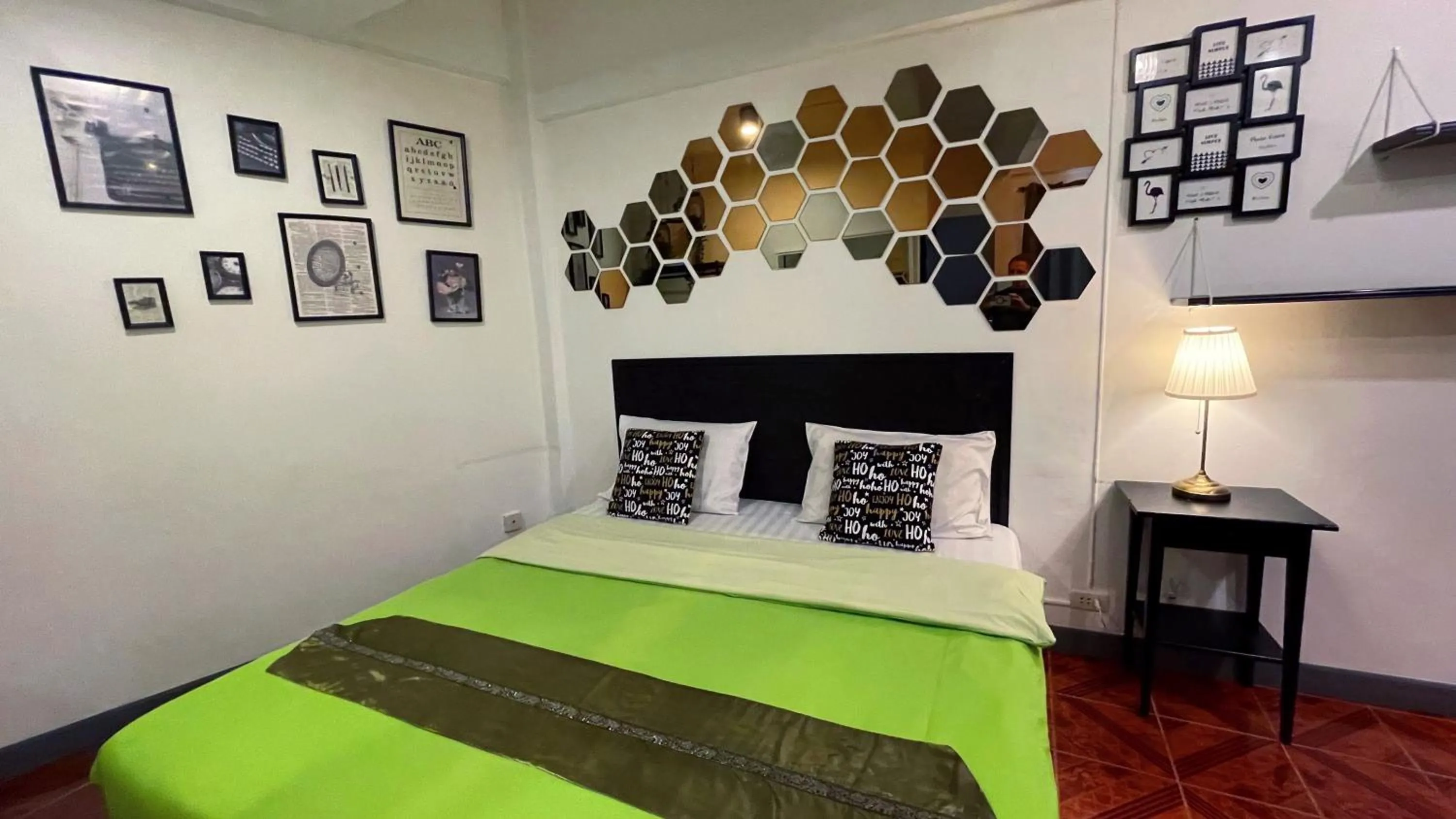 Bedroom, Bed in Beach Gallery House