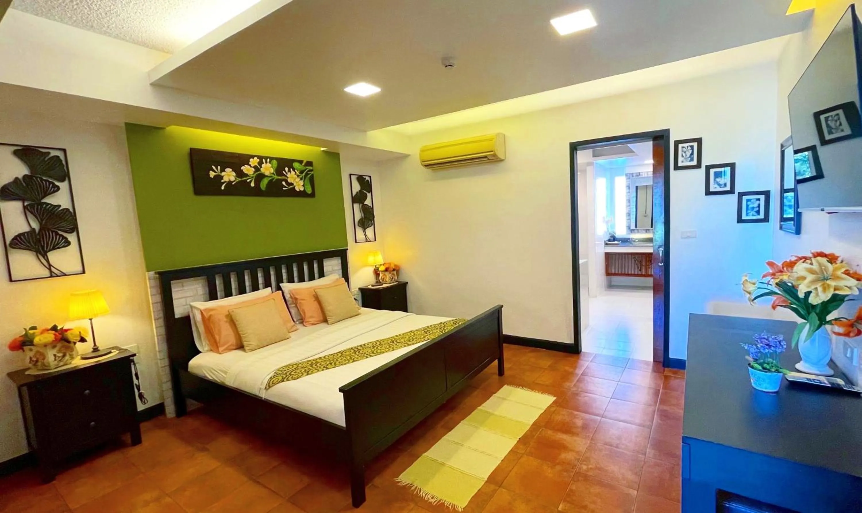 Bedroom, Bed in Beach Gallery House