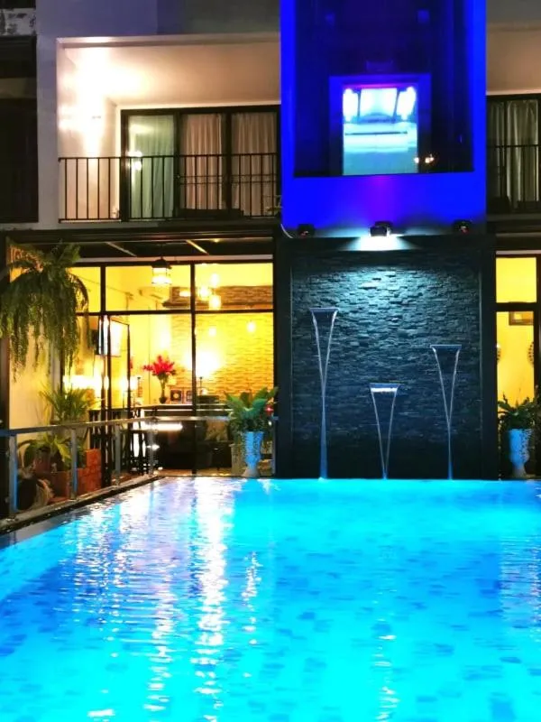 Swimming pool in Beach Gallery House