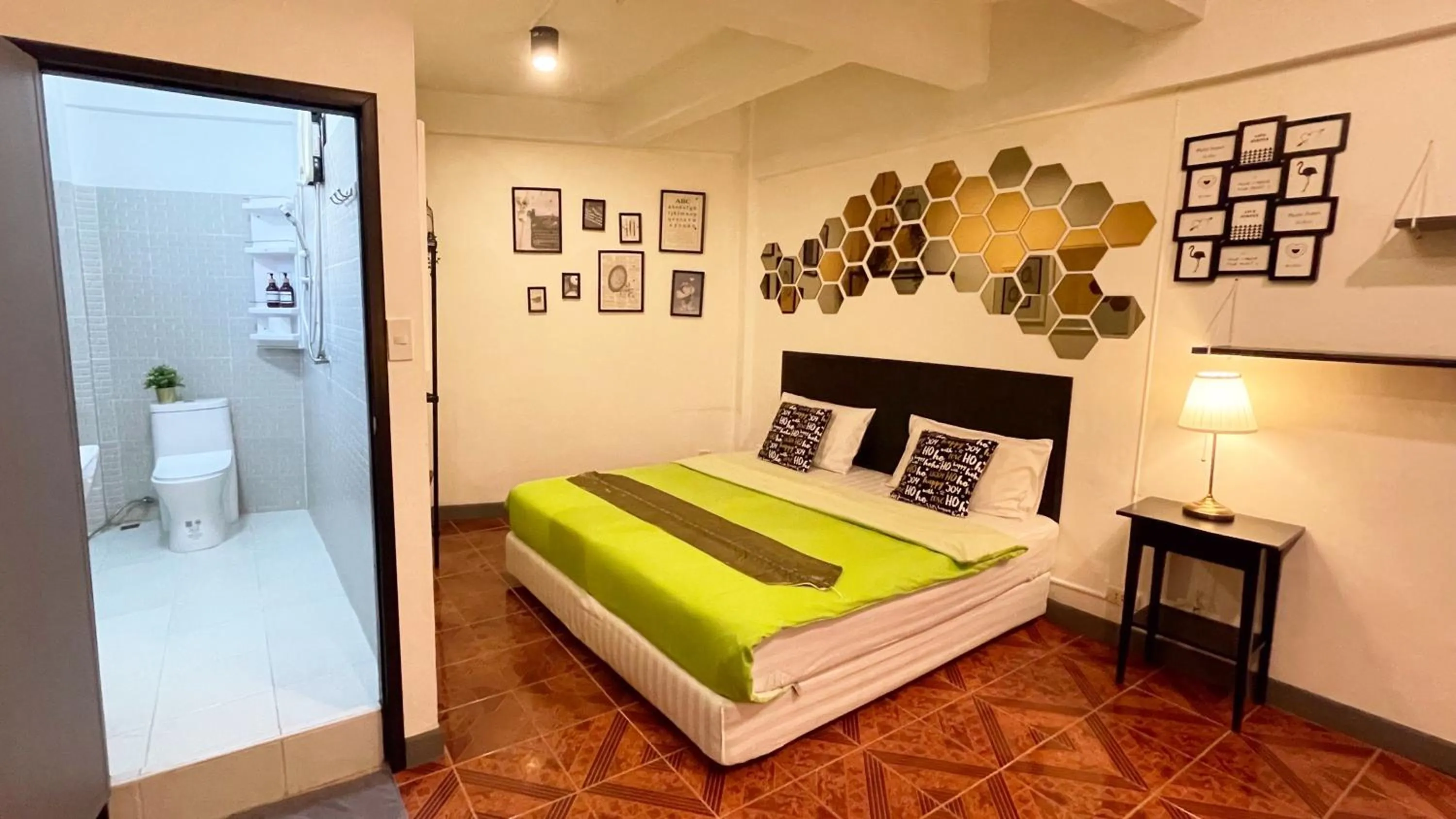 Bedroom, Bed in Beach Gallery House