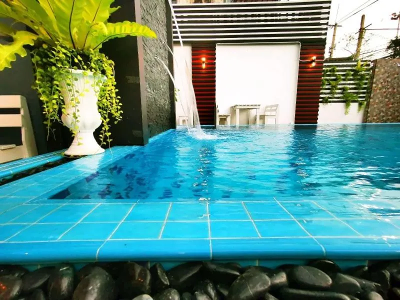 Swimming pool in Beach Gallery House