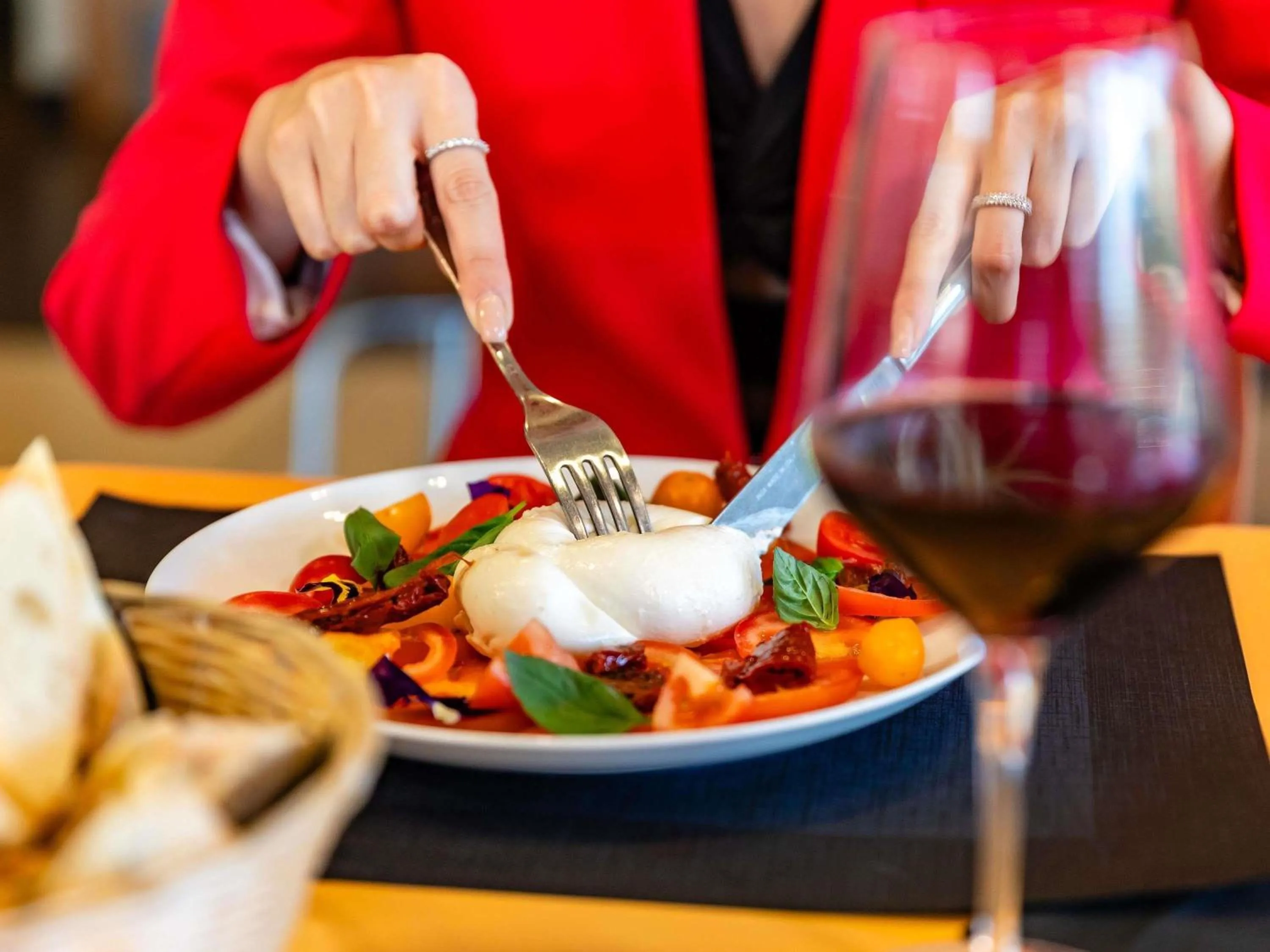 Restaurant/places to eat in Ibis Como