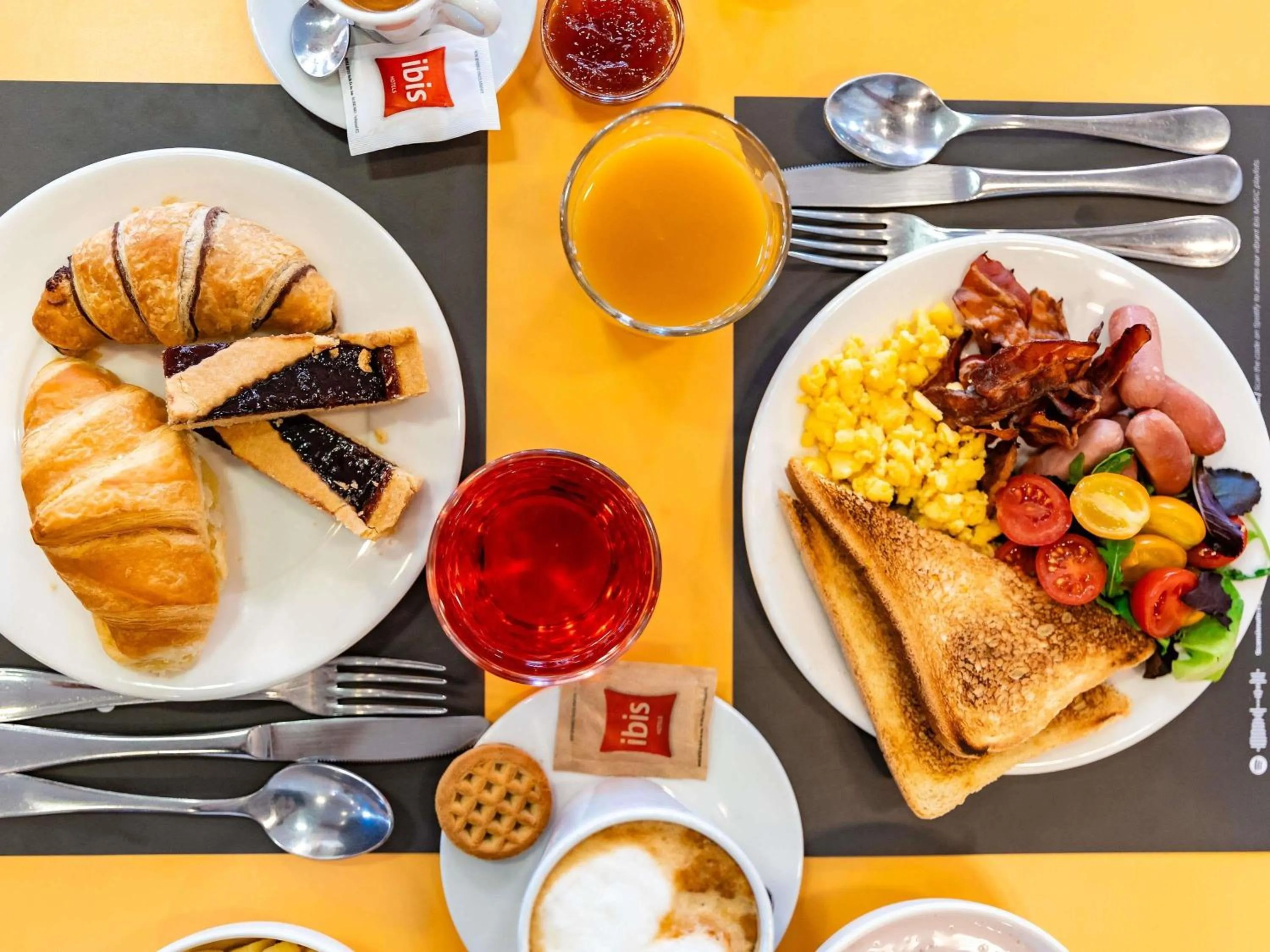 Breakfast in Ibis Como