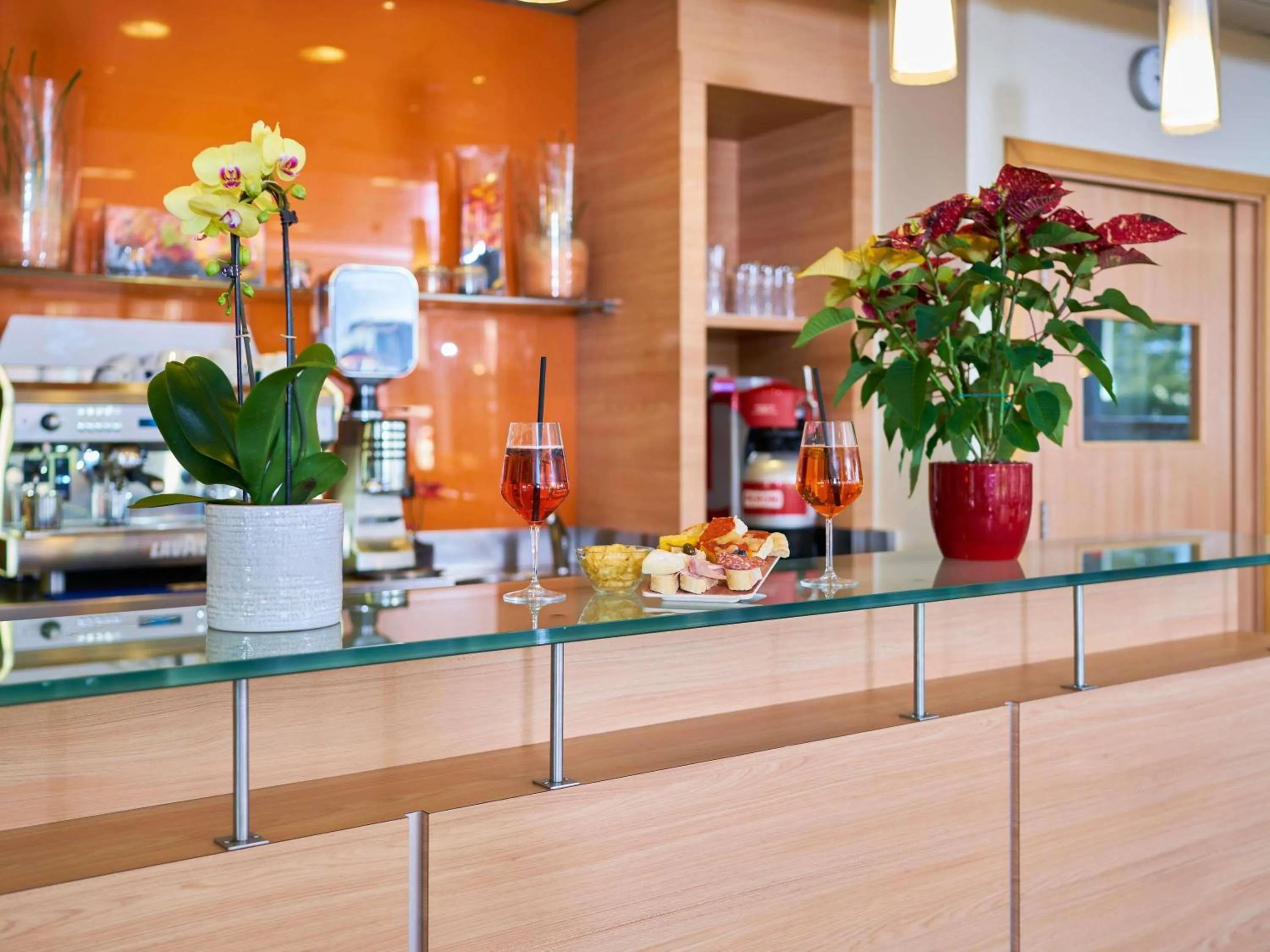 Property building in Ibis Como