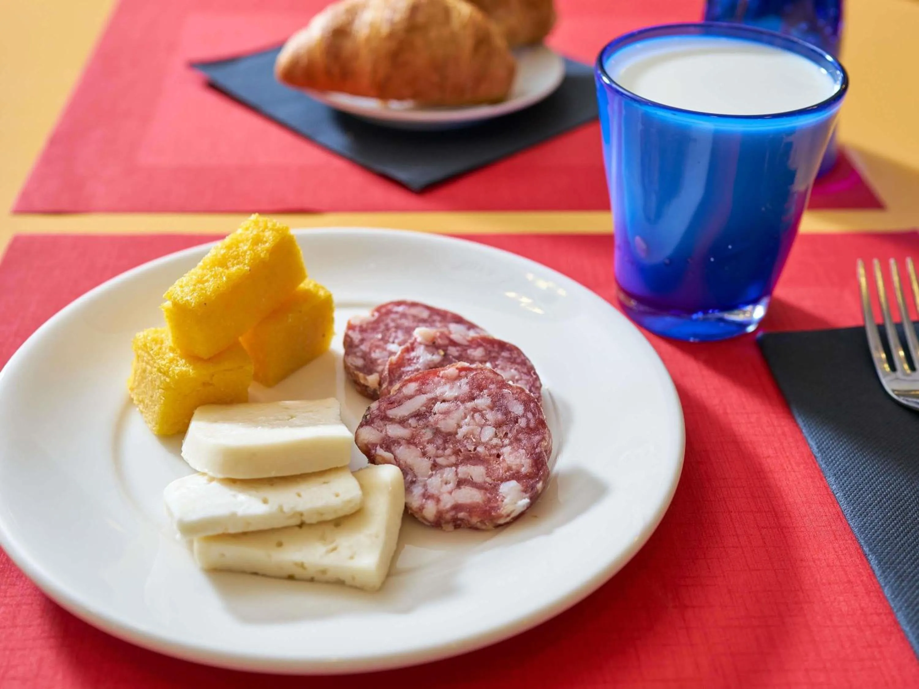 Breakfast in Ibis Como