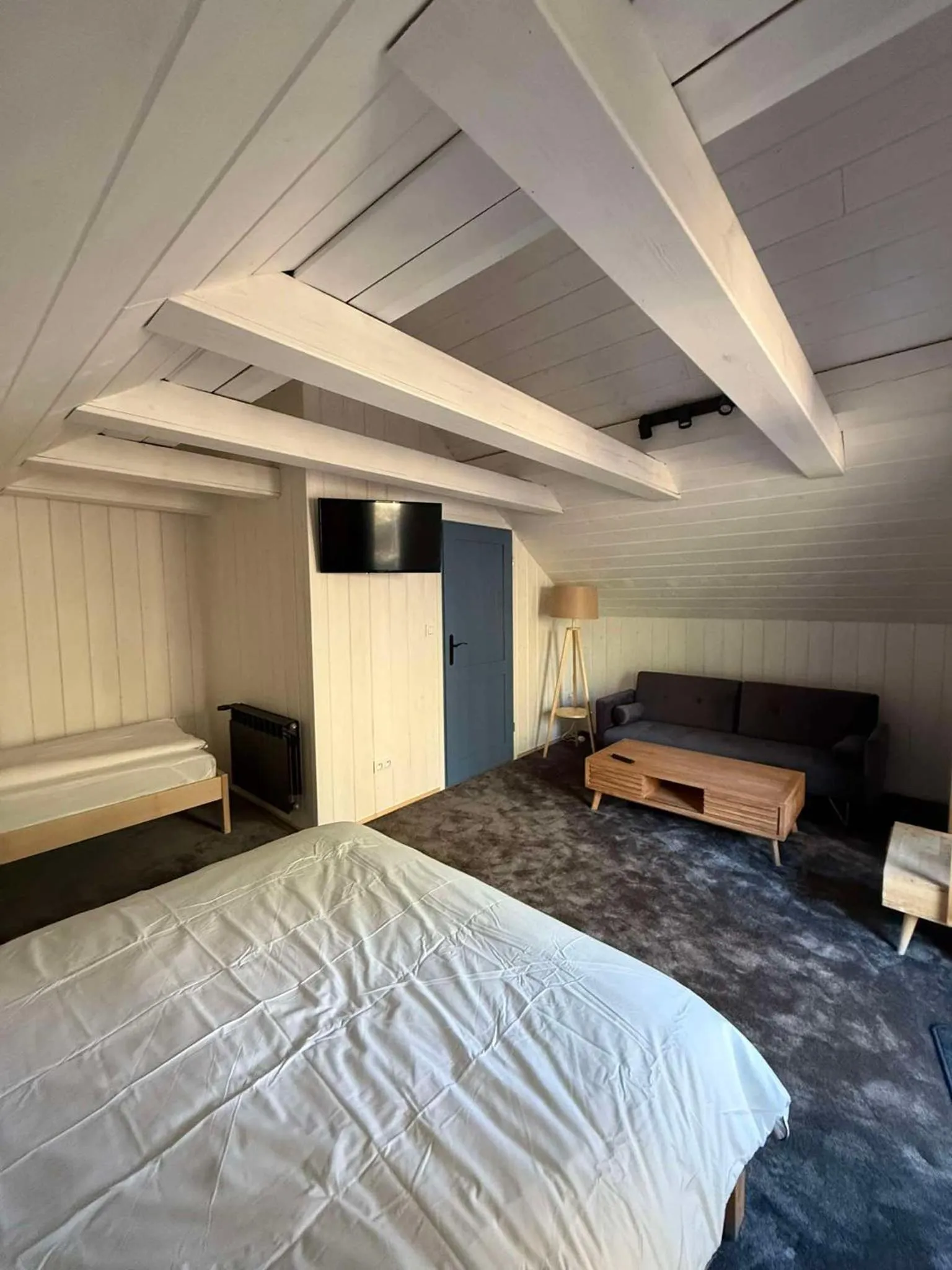 Bed in Oberża pod Złotym Prosiakiem