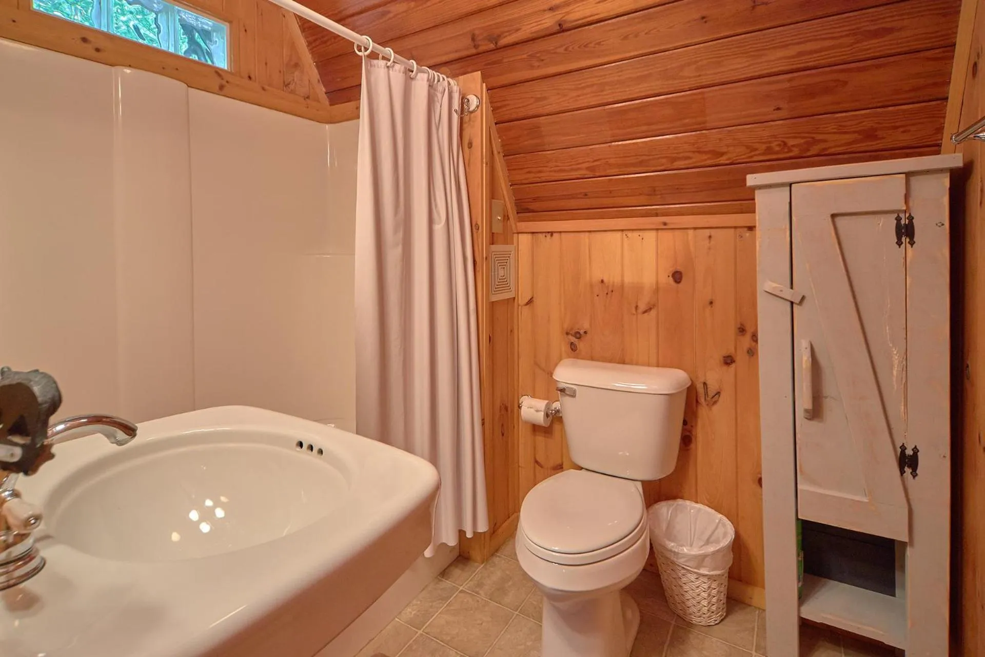 Bathroom in Sweet Blessings