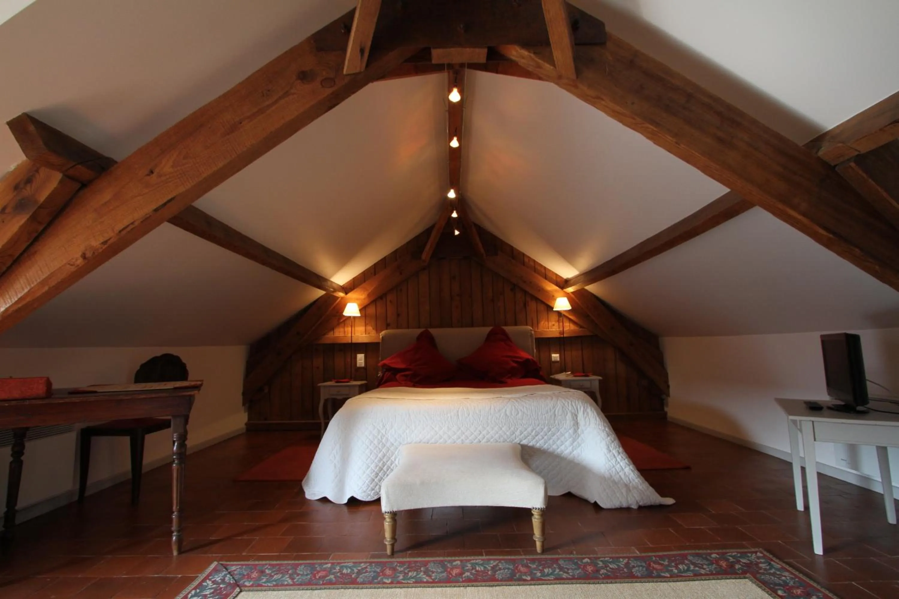Photo of the whole room, Bed in Le Clos Xavianne